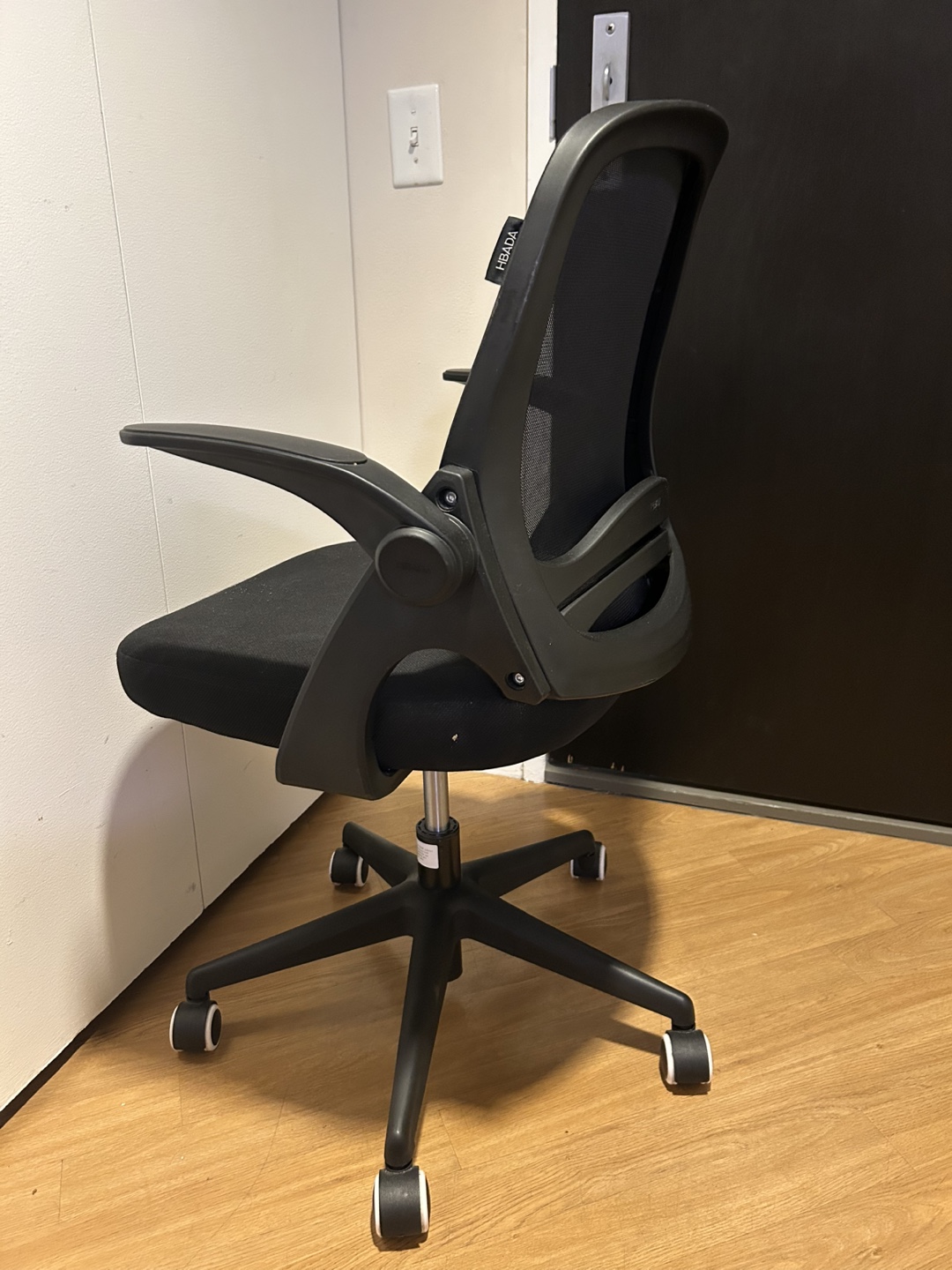 Ergonomic black office chair - photo 2