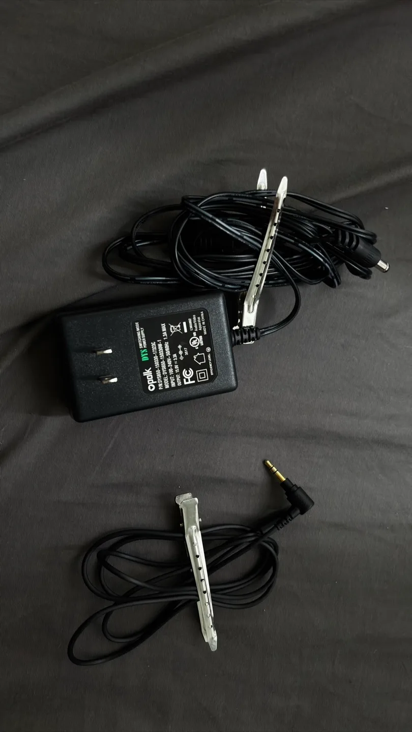 Polk Audio Black Soundbar with Remote image indicator(7)