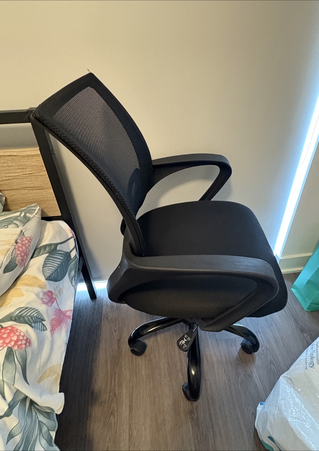 Black Mesh Ergonomic Office Chair - photo 3