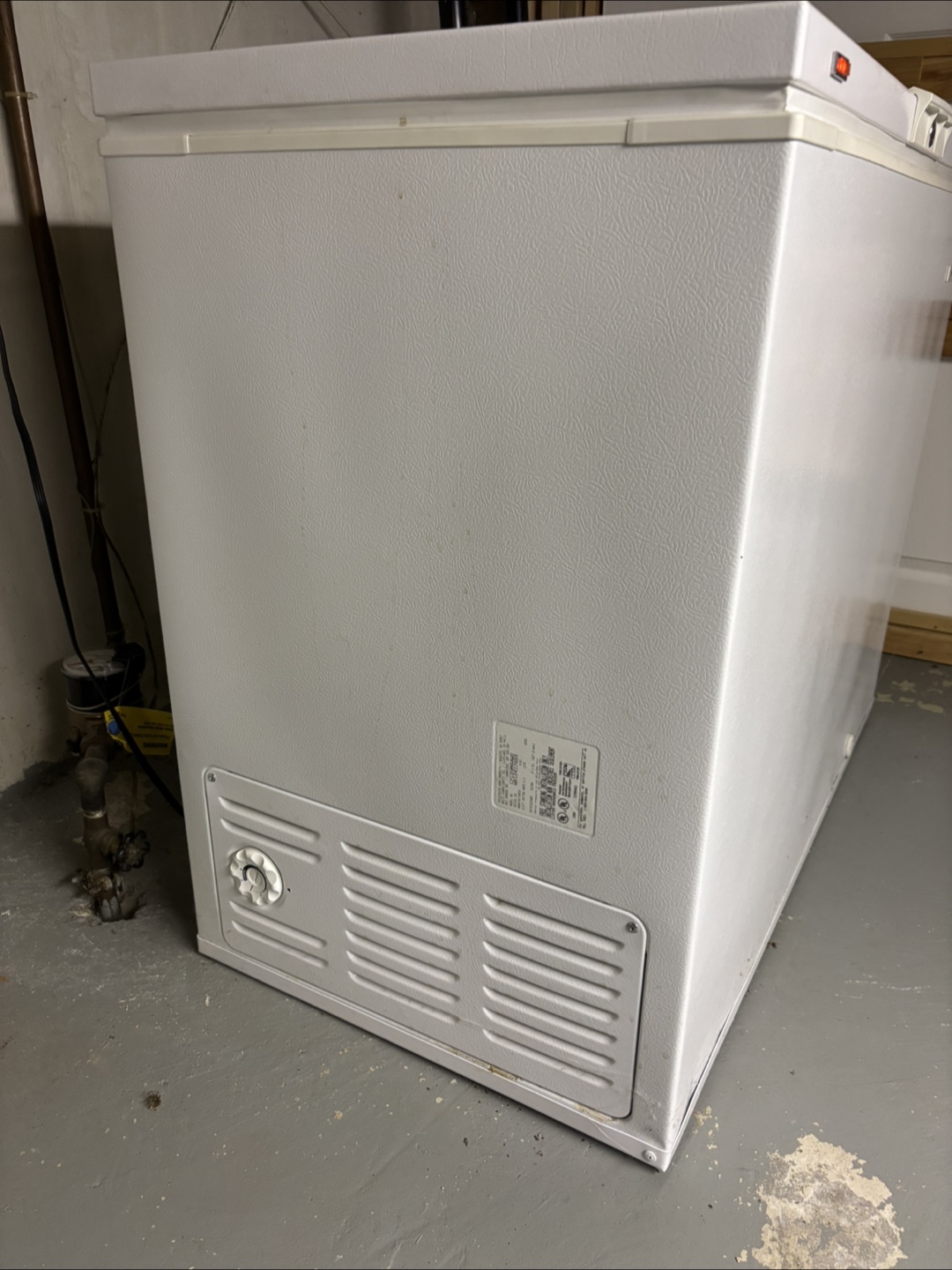 White Westinghouse Chest Freezer - photo 3