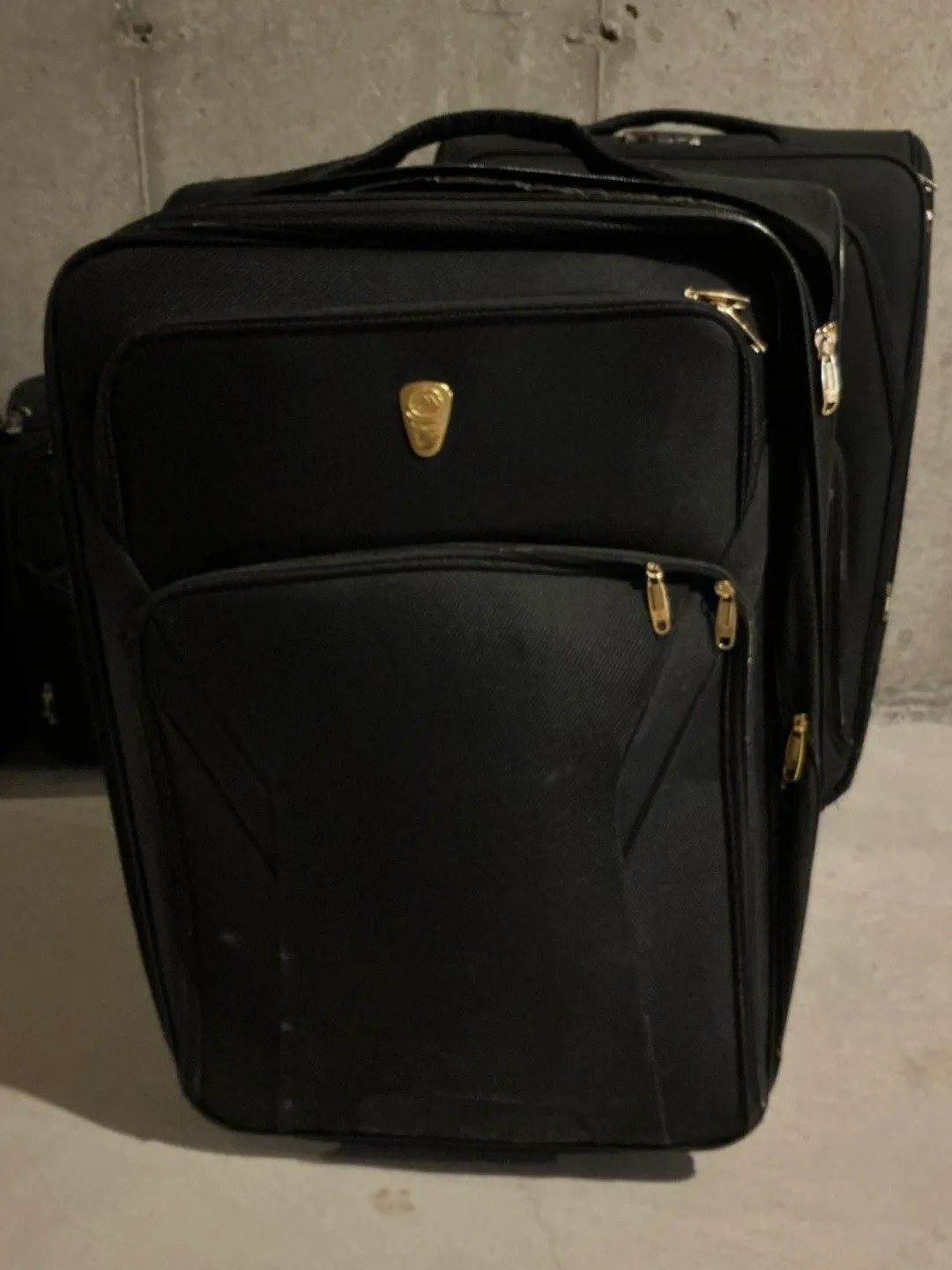 Black Luggage piece thumbnail