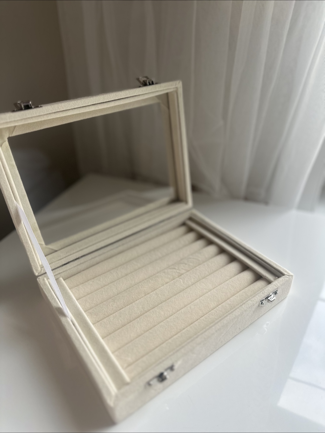 Beige Velvet Jewelry Box - photo 2