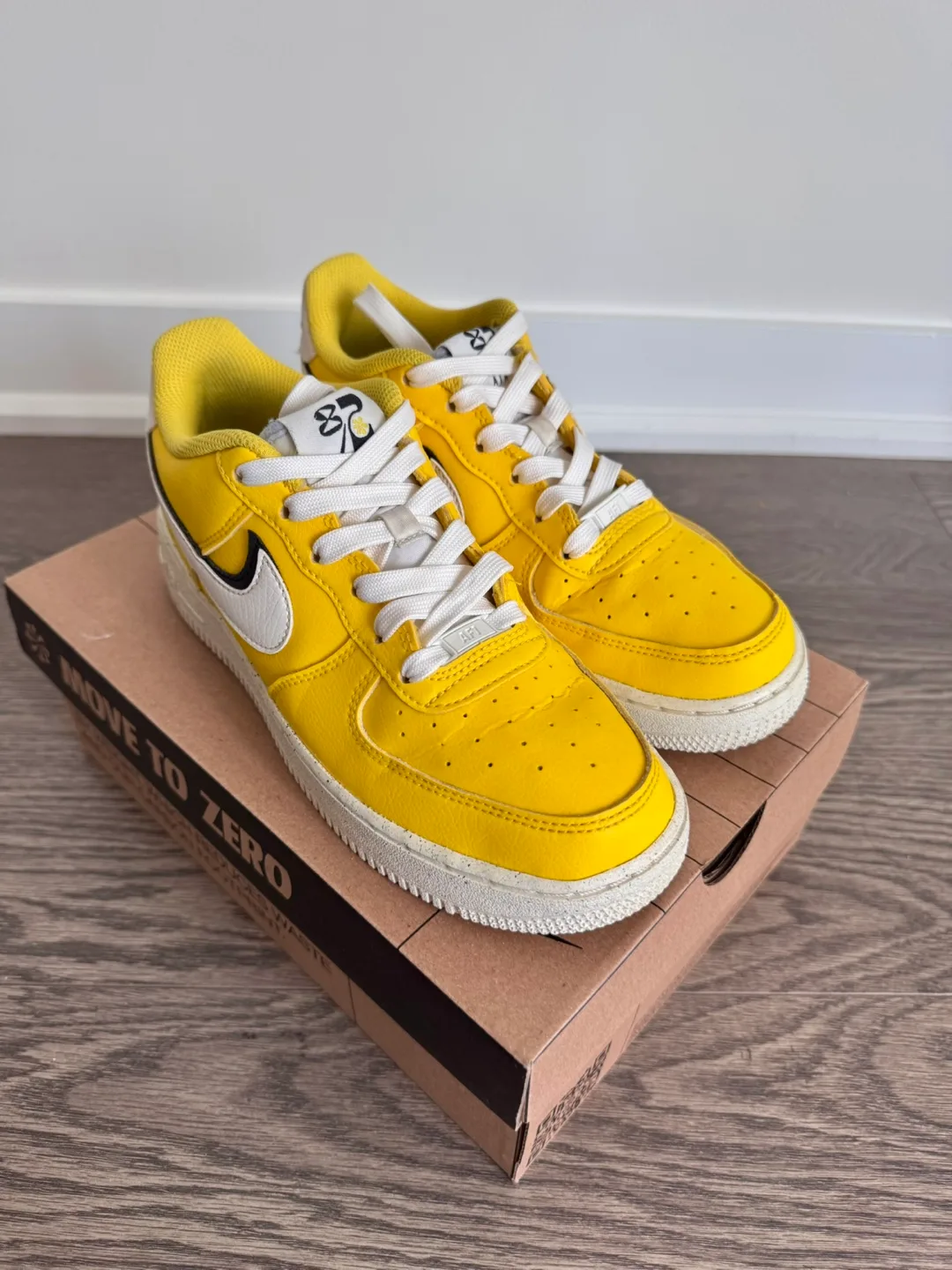Nike Air Force 1 LV8 GS - Youth Size 6Y (Fits 7.5 Women / 24CM) image indicator(2)