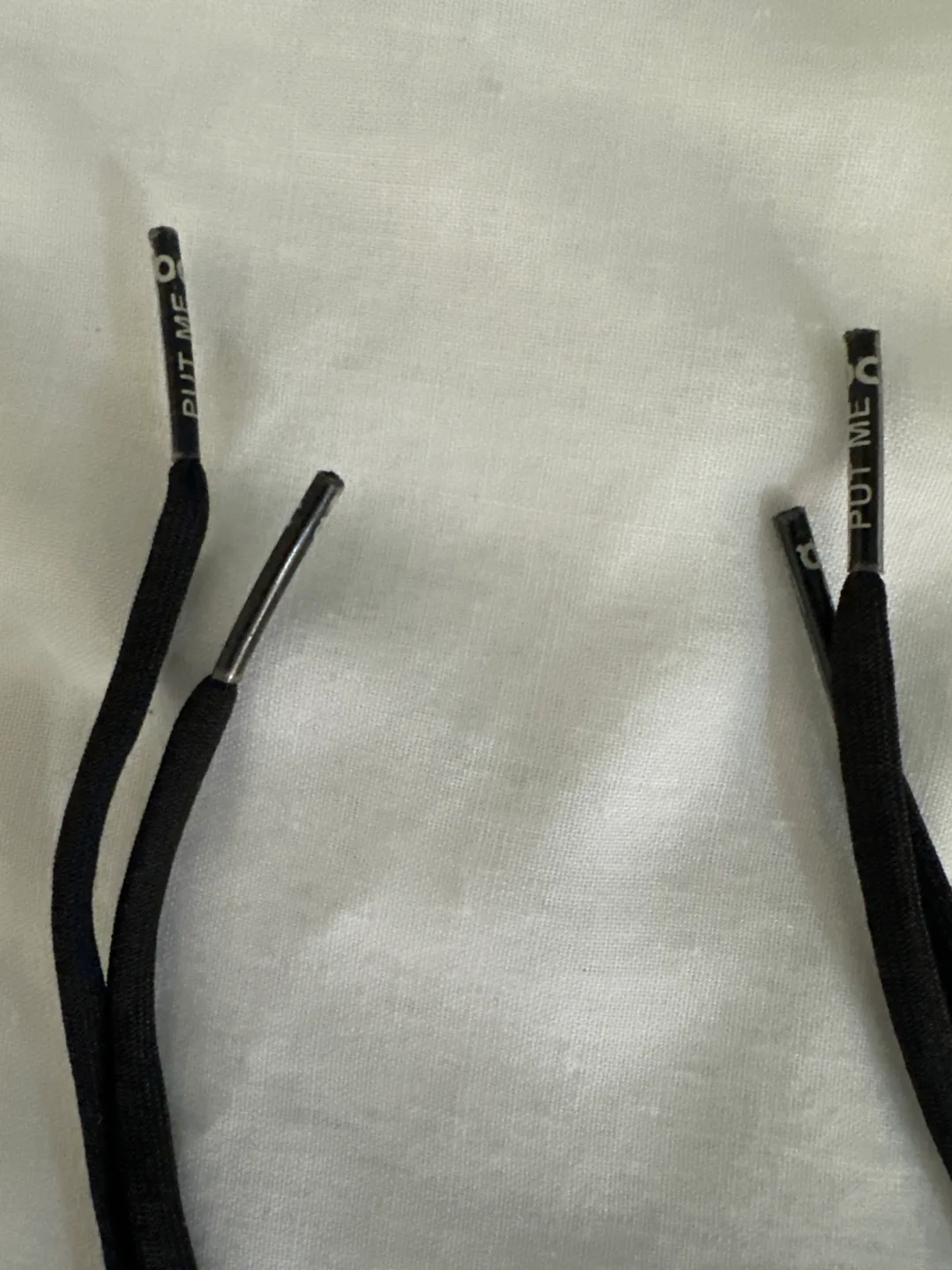 On Cloud Shoe Laces - Black image indicator(2)