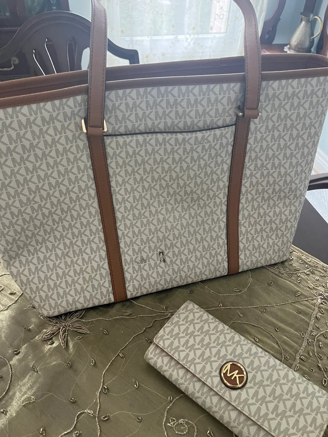 Michael Kors Tote Bag and Wallet Set image indicator(4)
