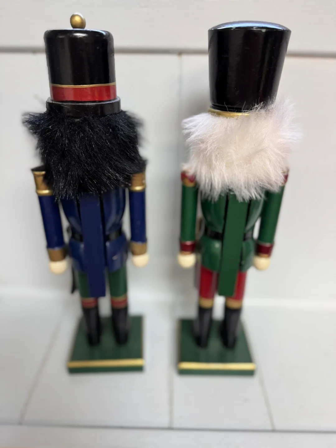 Set of 2 Decorative Nutcrackers image indicator(2)