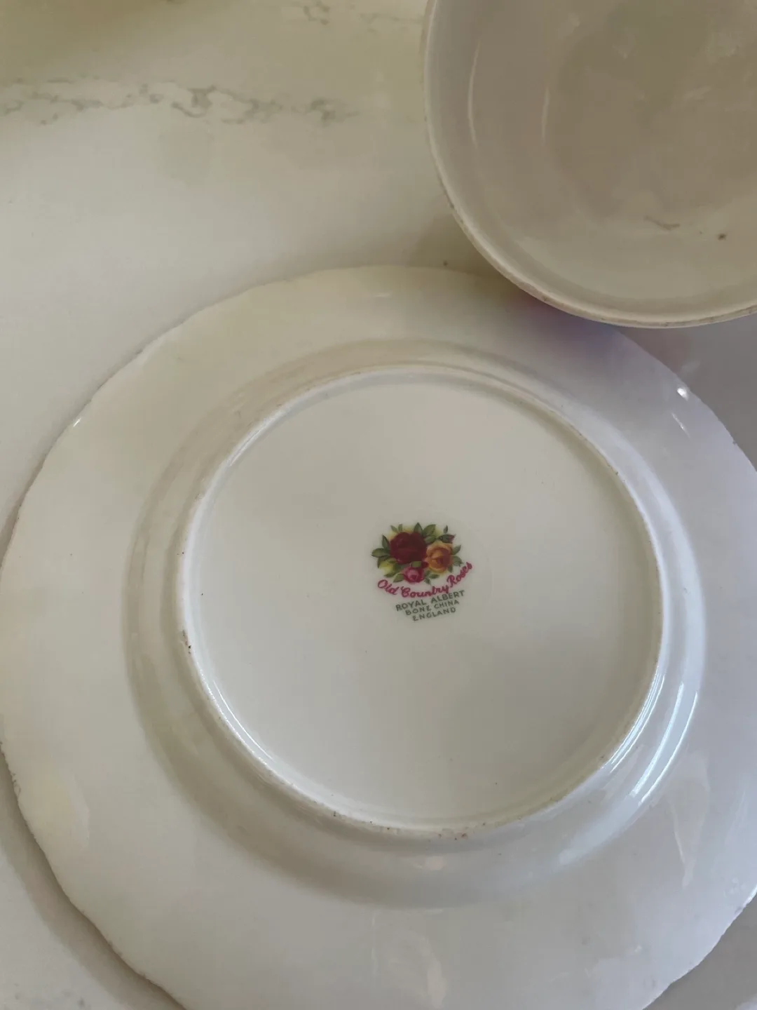 Royal Albert Old Country Roses Plate and Sugar Bowl image indicator(3)