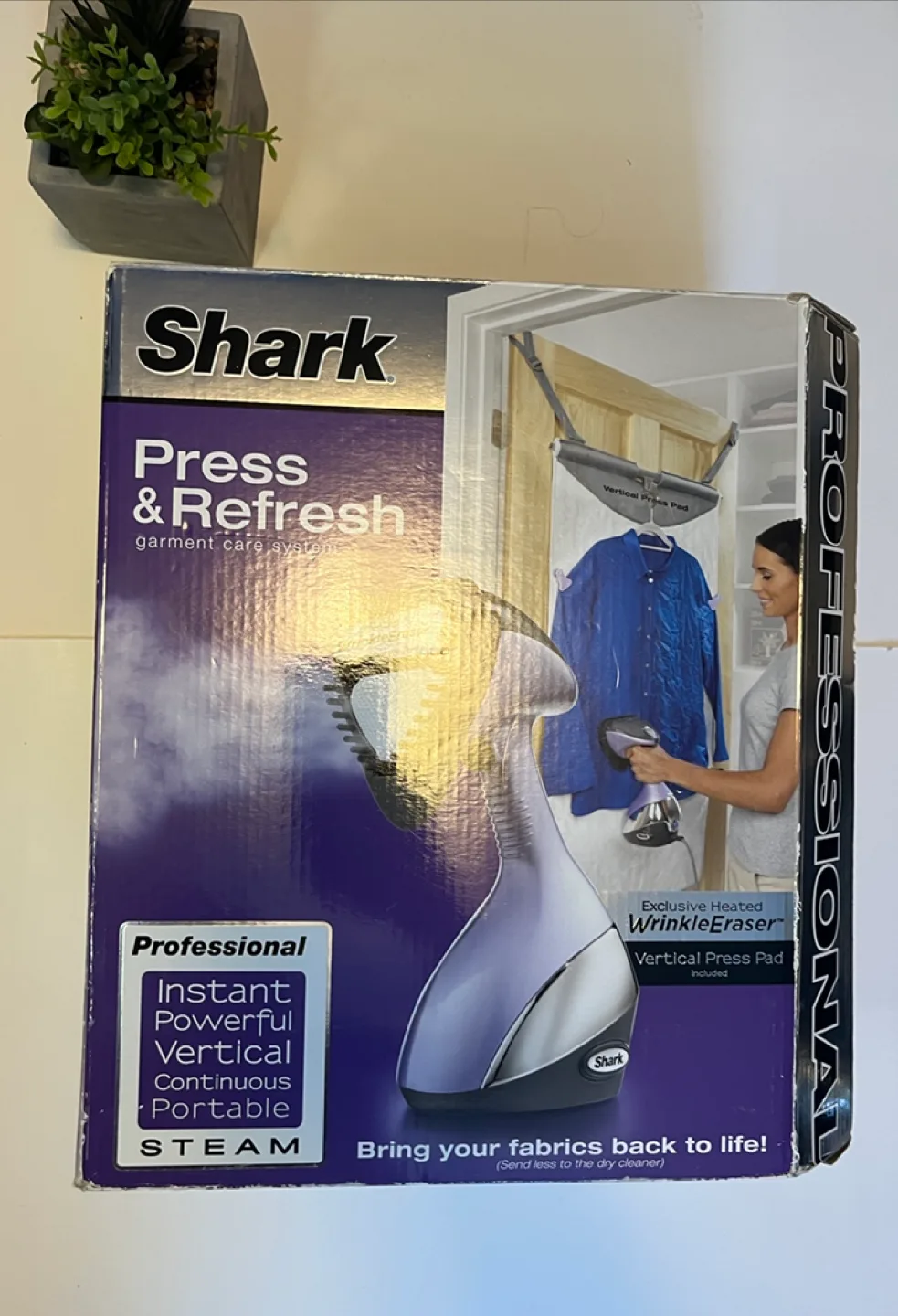 Shark Press & Refresh Garment Steamer thumbnail