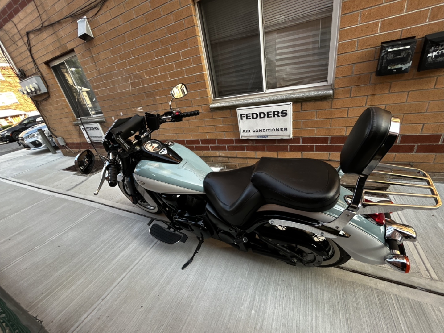 Kawasaki Vulcan 900 Classic Motorcycle - photo 4