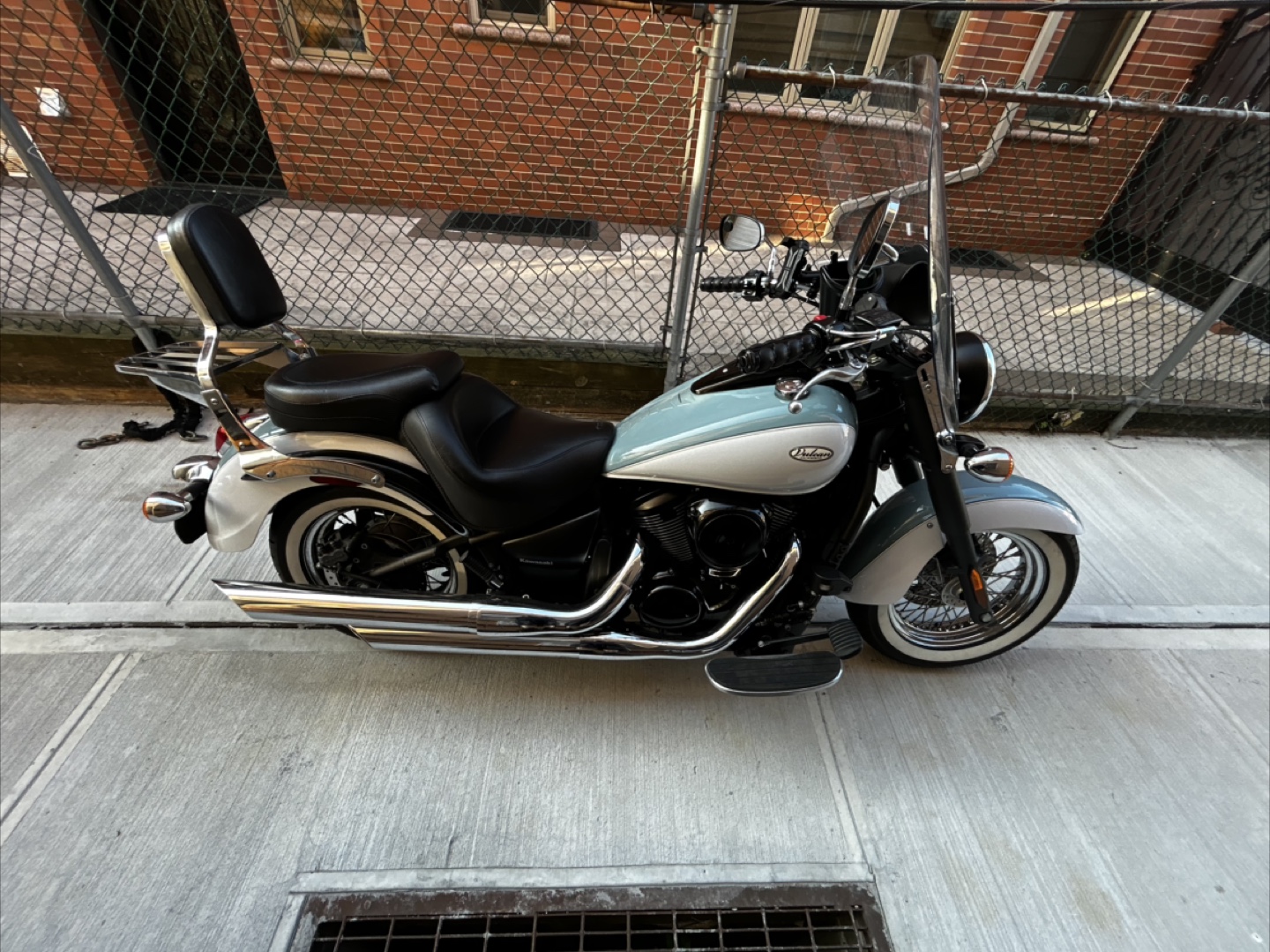 Kawasaki Vulcan 900 Classic Motorcycle - photo 3