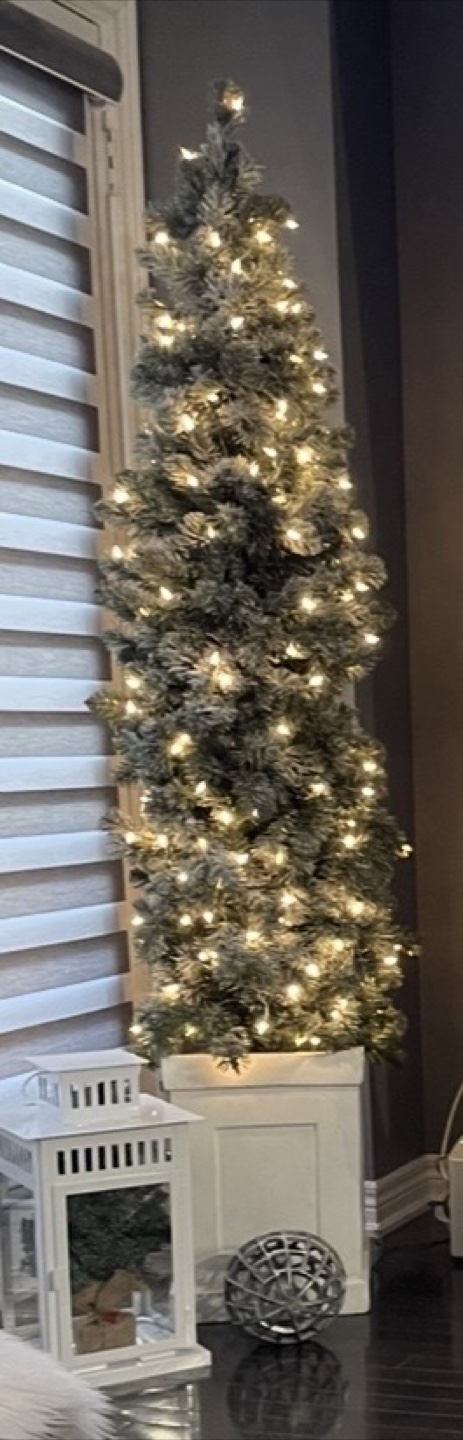 Pre-lit Artificial Christmas Tree