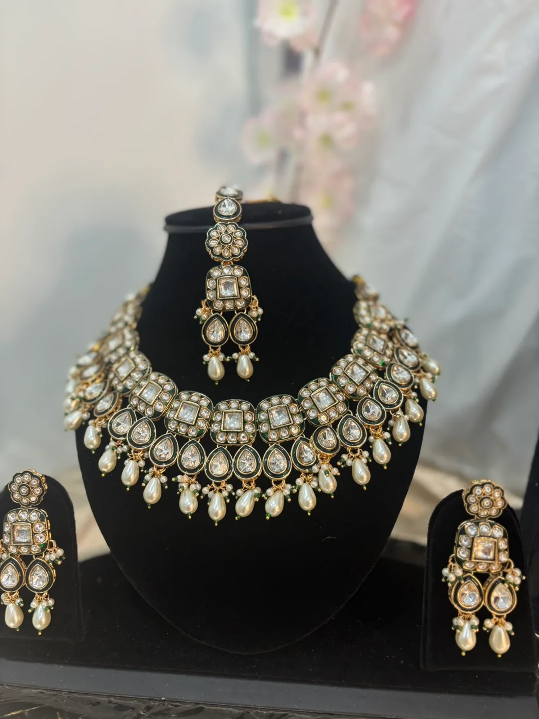 Kundan Jewellery Set - Necklace, Earrings, Tikka thumbnail