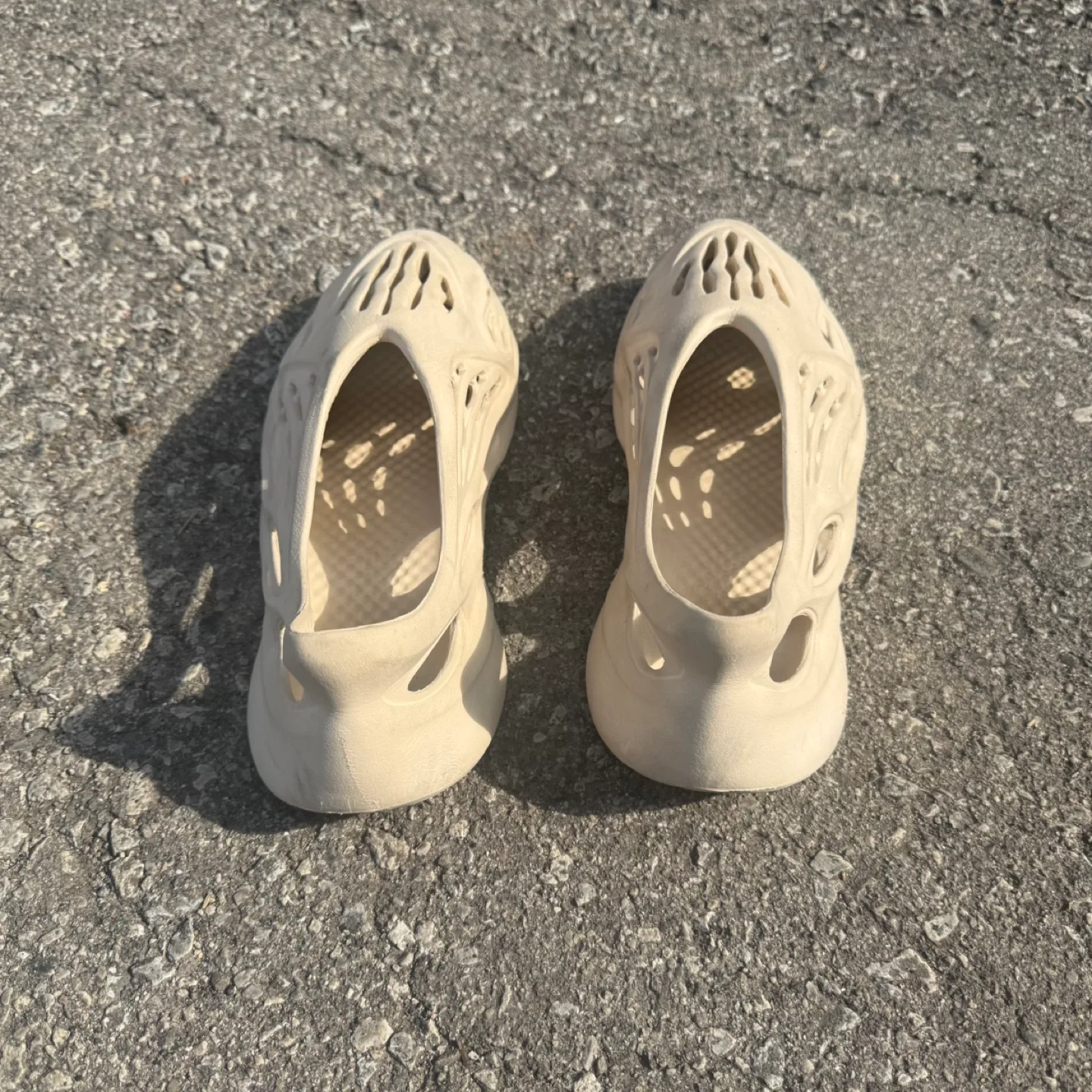 Bone Adidas Yeezy Foam Rnnr image indicator(4)