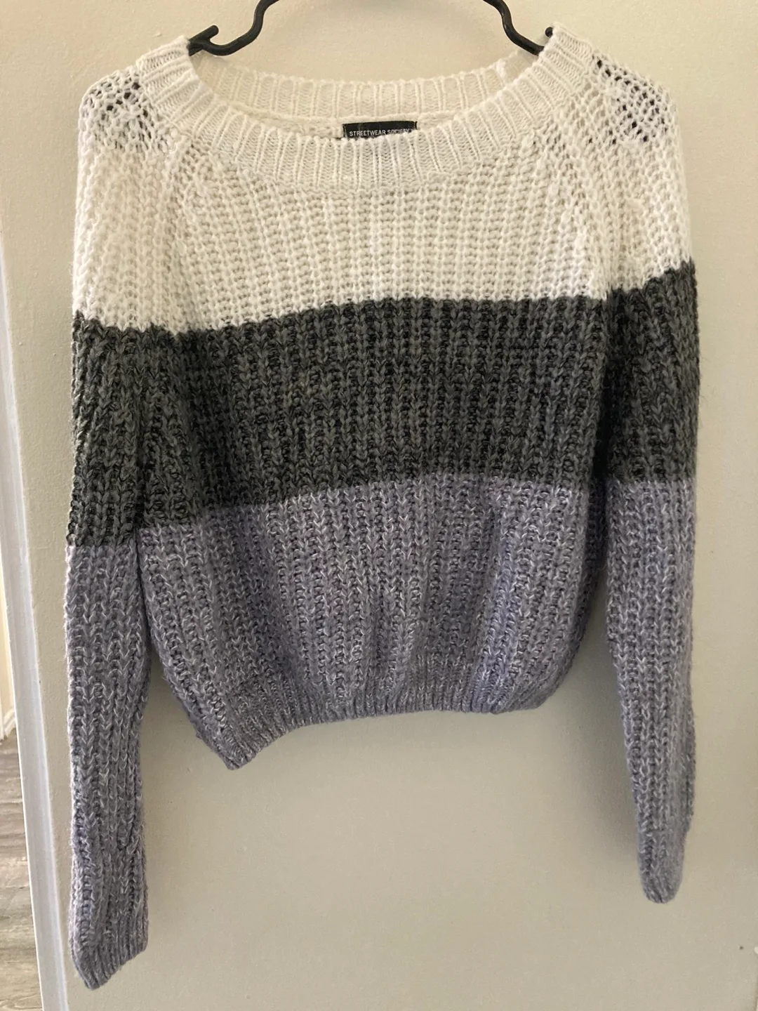 Sweater - Size M thumbnail