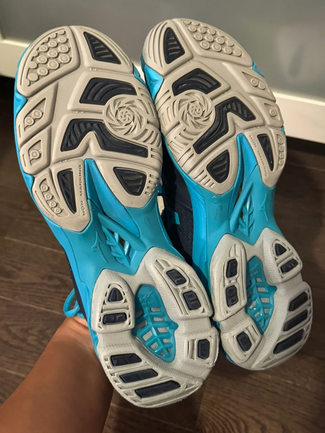 Women’s Size 9 Mizuno Lightning Z4 volleyball court shoes image indicator(5)