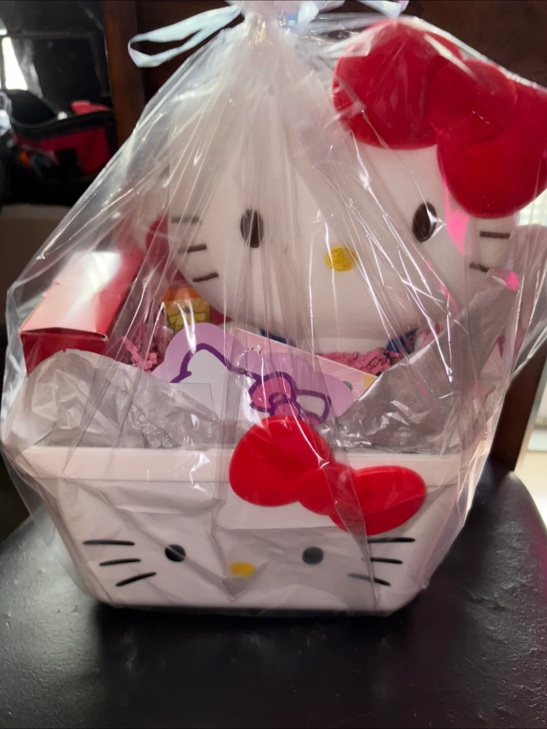 Hello Kitty gift basket thumbnail