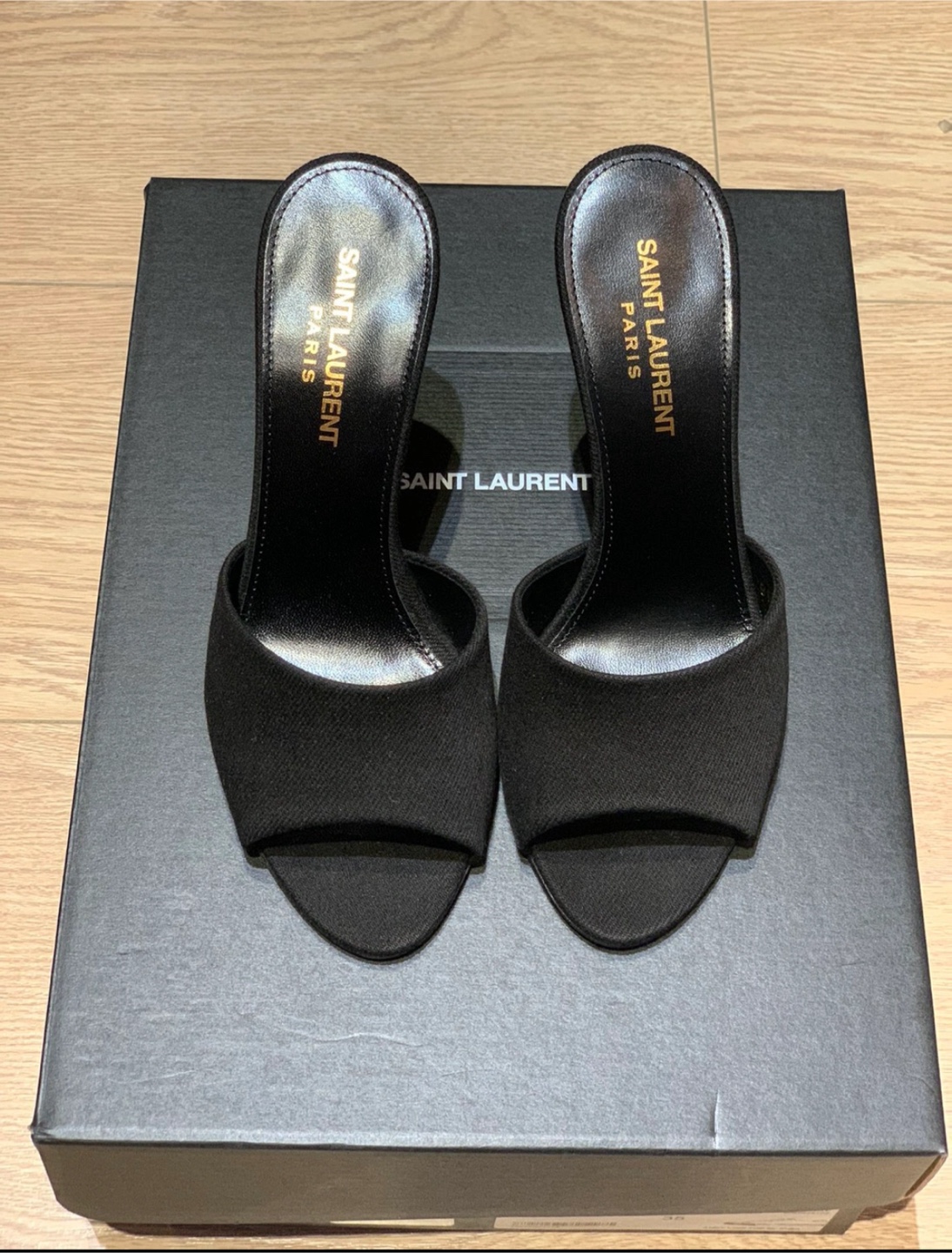 100% Authentic Saint Laurent classic sandals heels