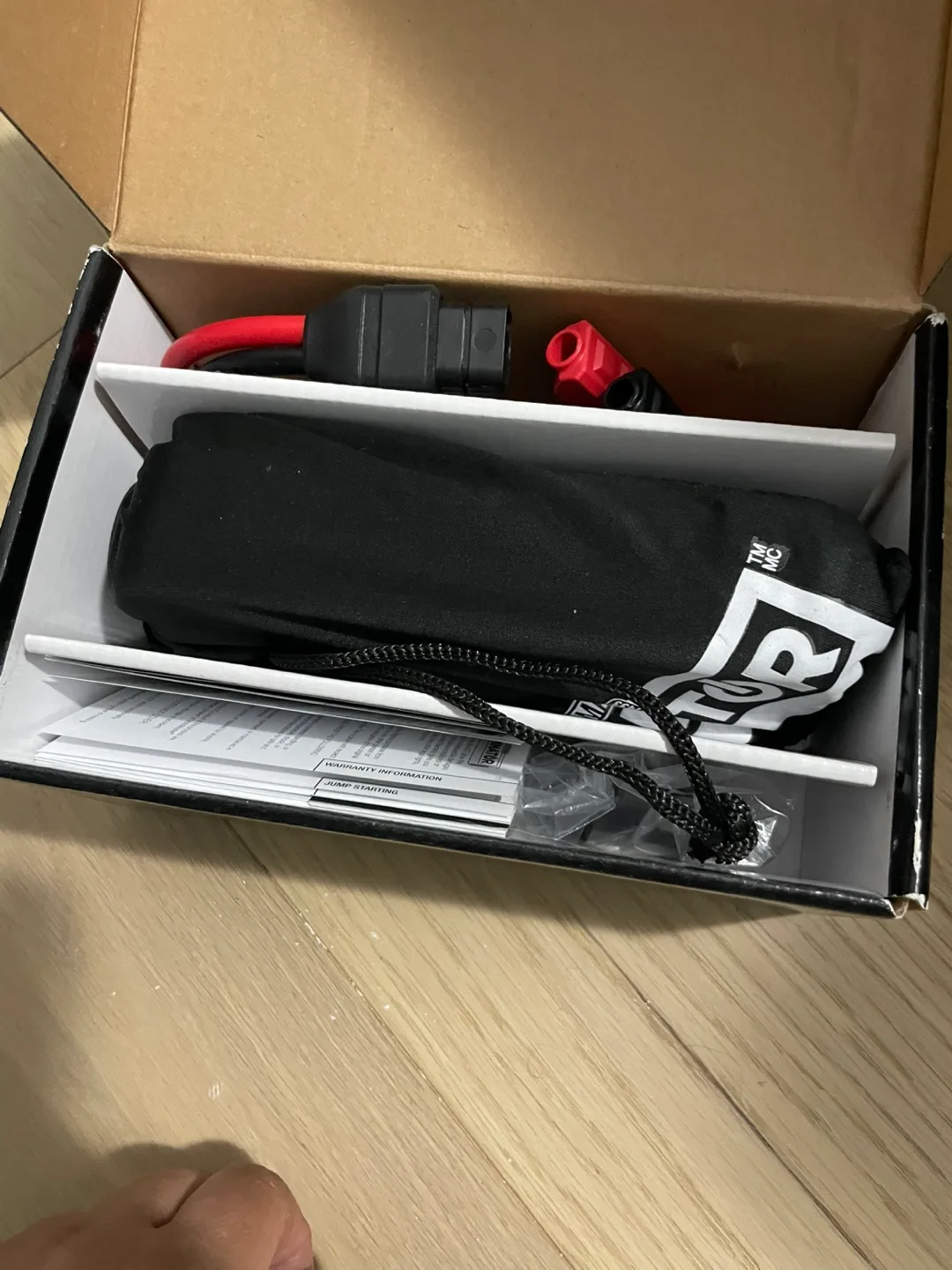 MotoMaster Eliminator Jump Starter & Power Bank image indicator(3)