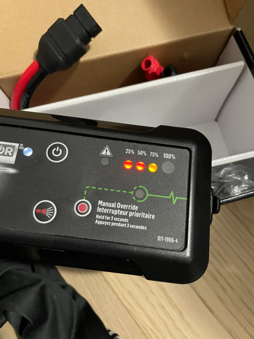 MotoMaster Eliminator Jump Starter & Power Bank image indicator(2)