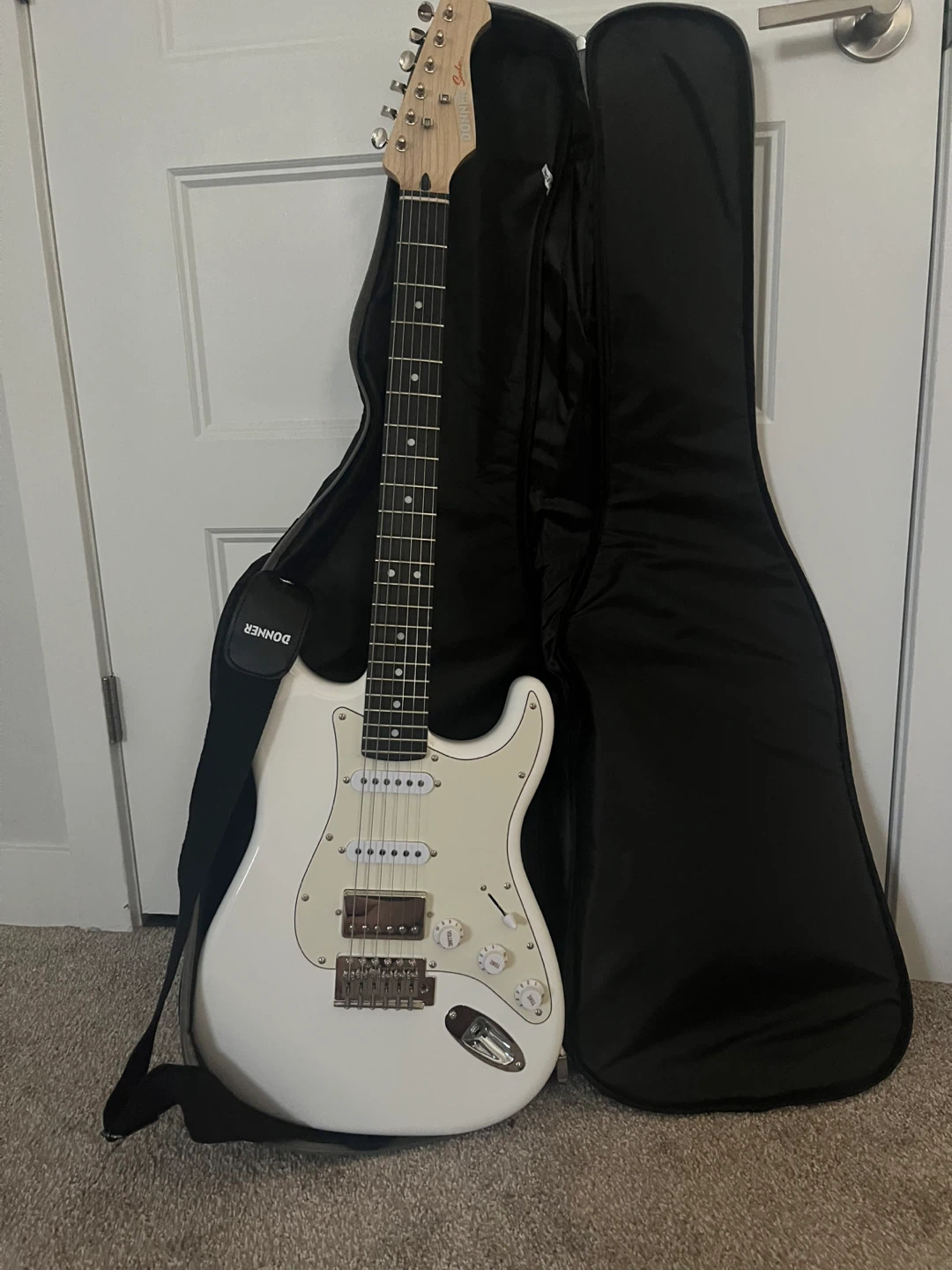Donner Electric Guitar with Case and Amp - photo 3