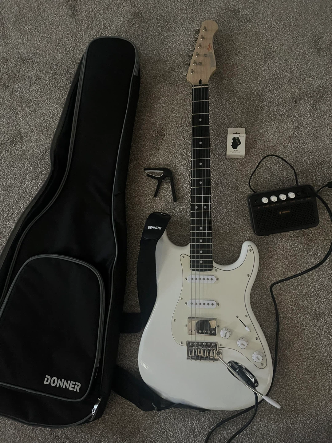 Donner Electric Guitar with Case and Amp - photo 2