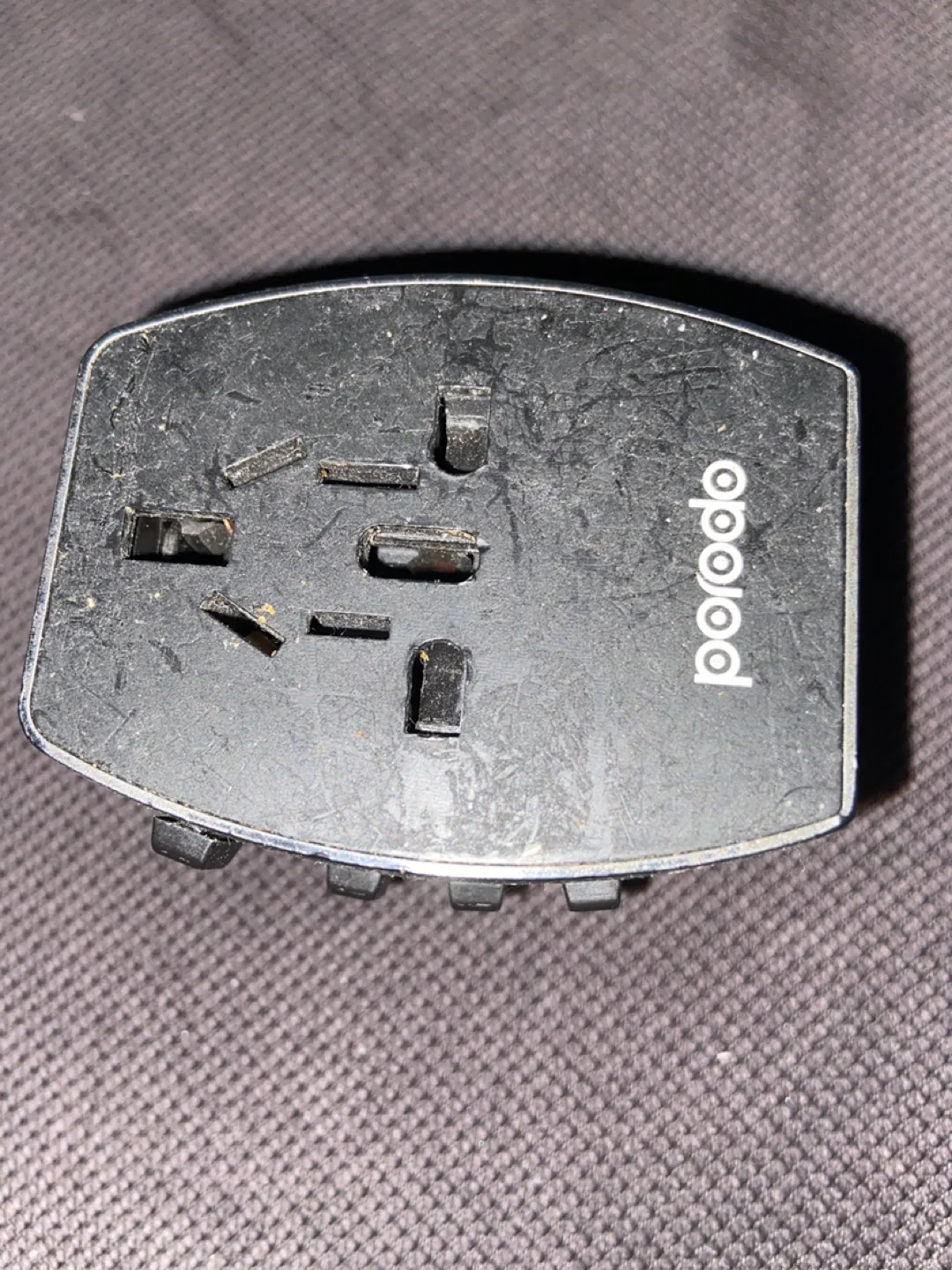 Used Porodo Universal Travel Adapter thumbnail