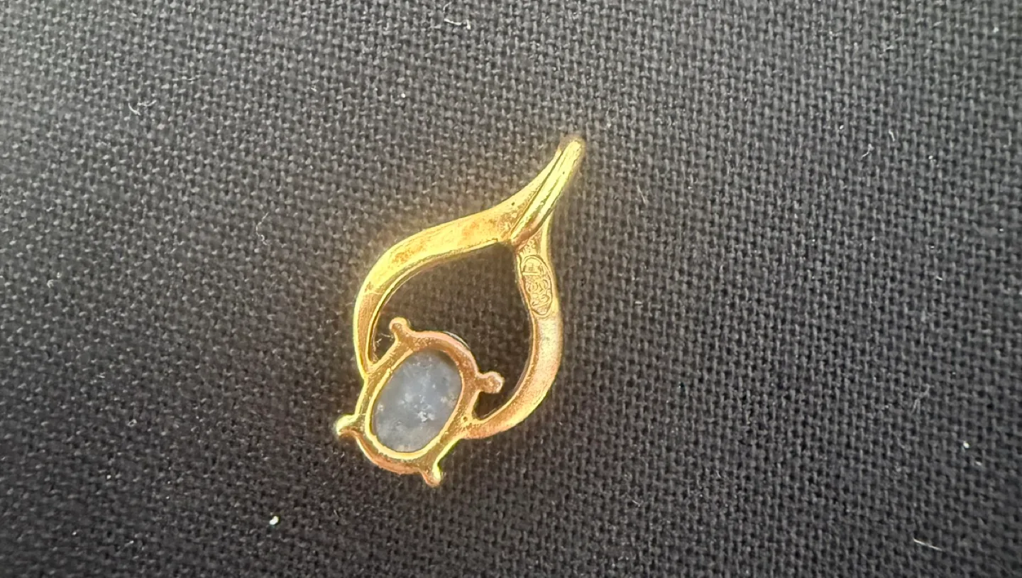 18KGold Pendant with Opal Stone image indicator(2)