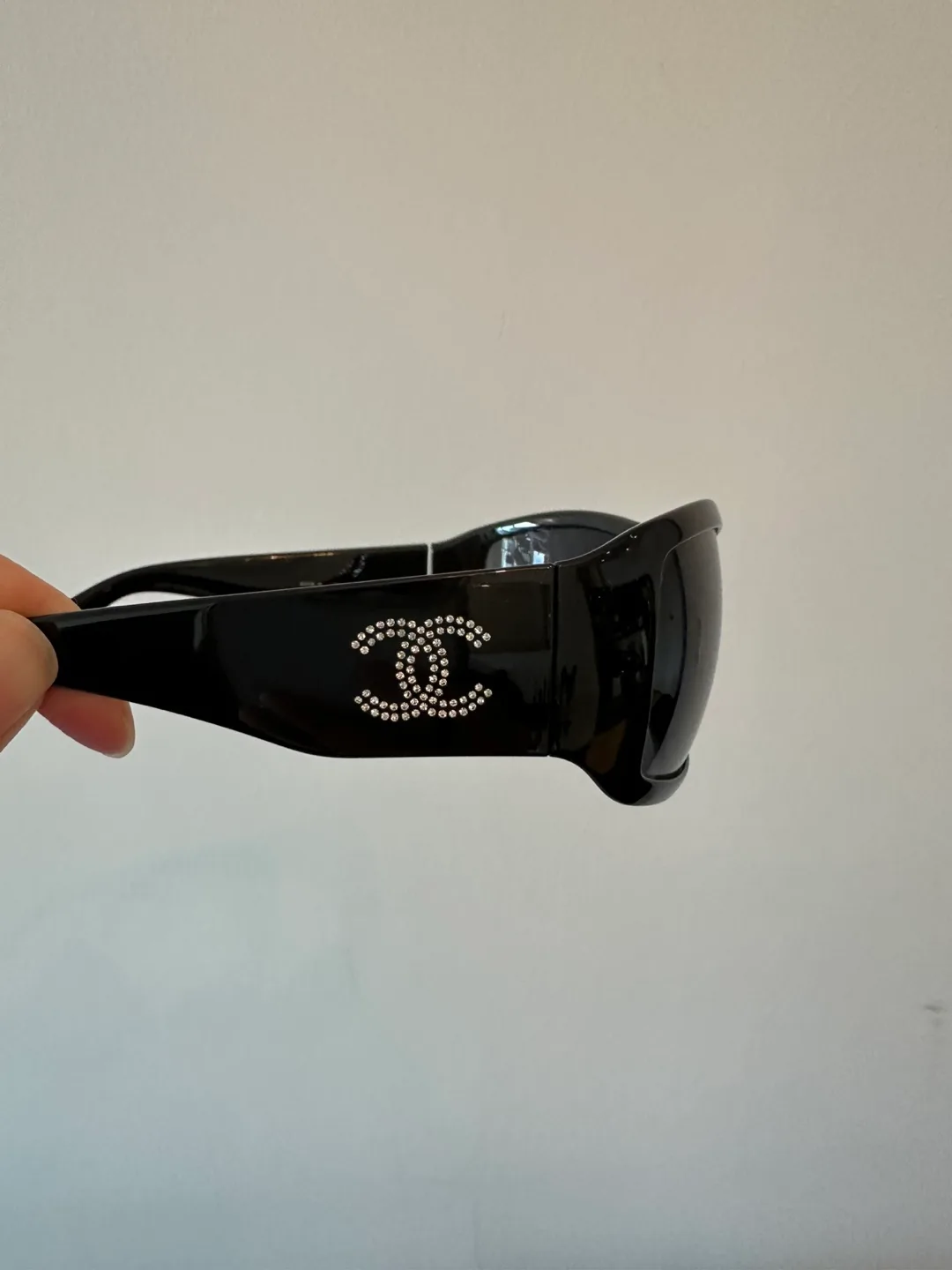 Authentic Chanel 6008-B Black Sunglasses image indicator(3)