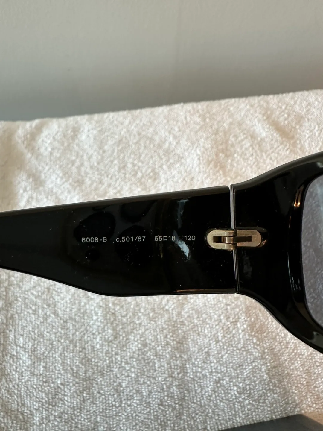 Authentic Chanel 6008-B Black Sunglasses image indicator(5)