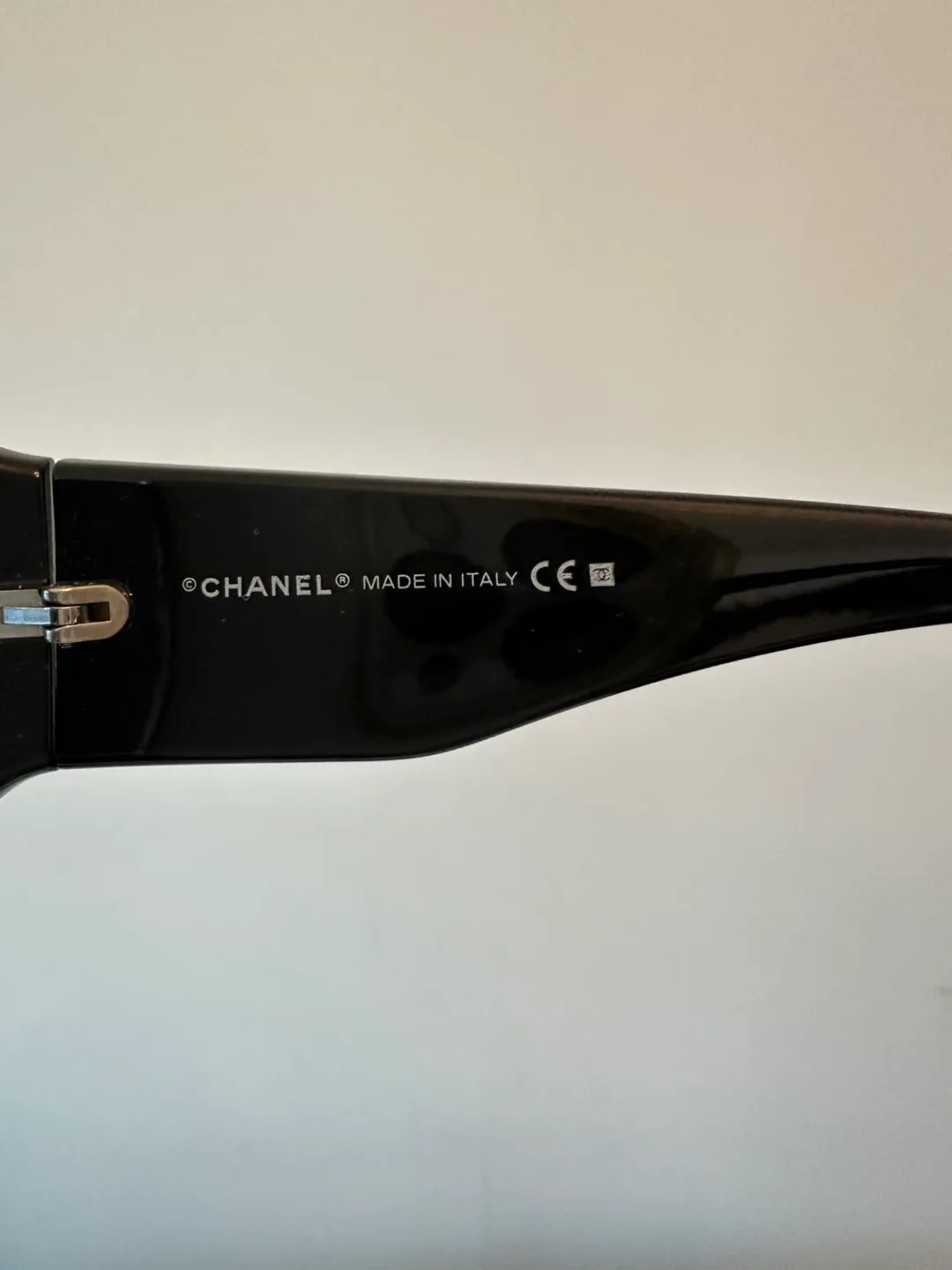 Authentic Chanel 6008-B Black Sunglasses image indicator(4)