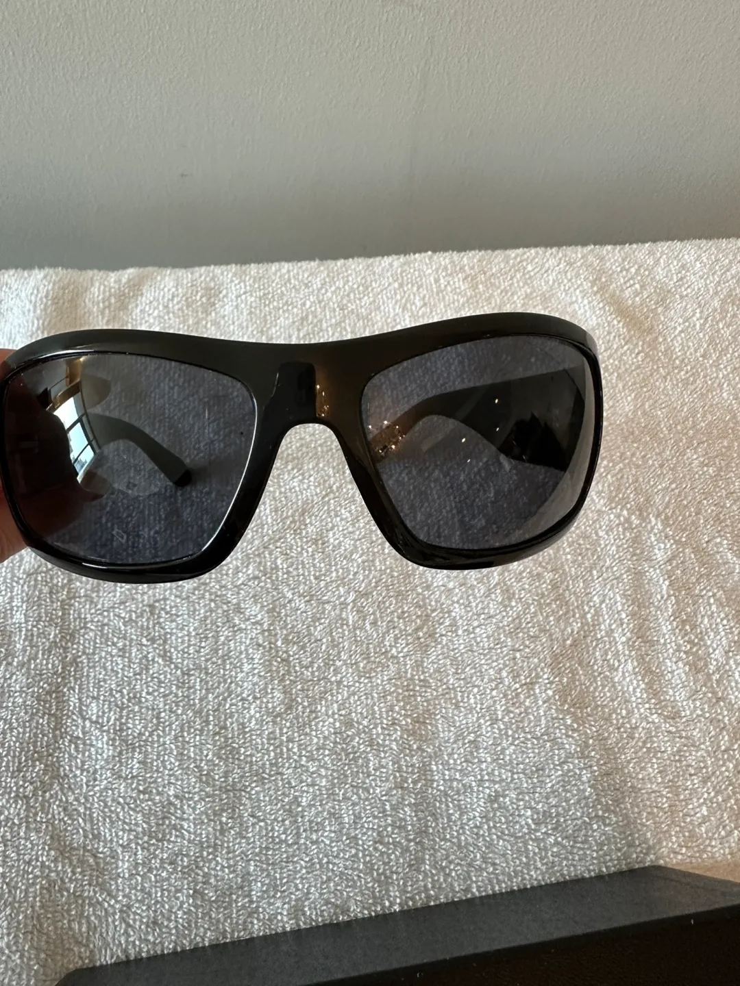 Authentic Chanel 6008-B Black Sunglasses image indicator(6)