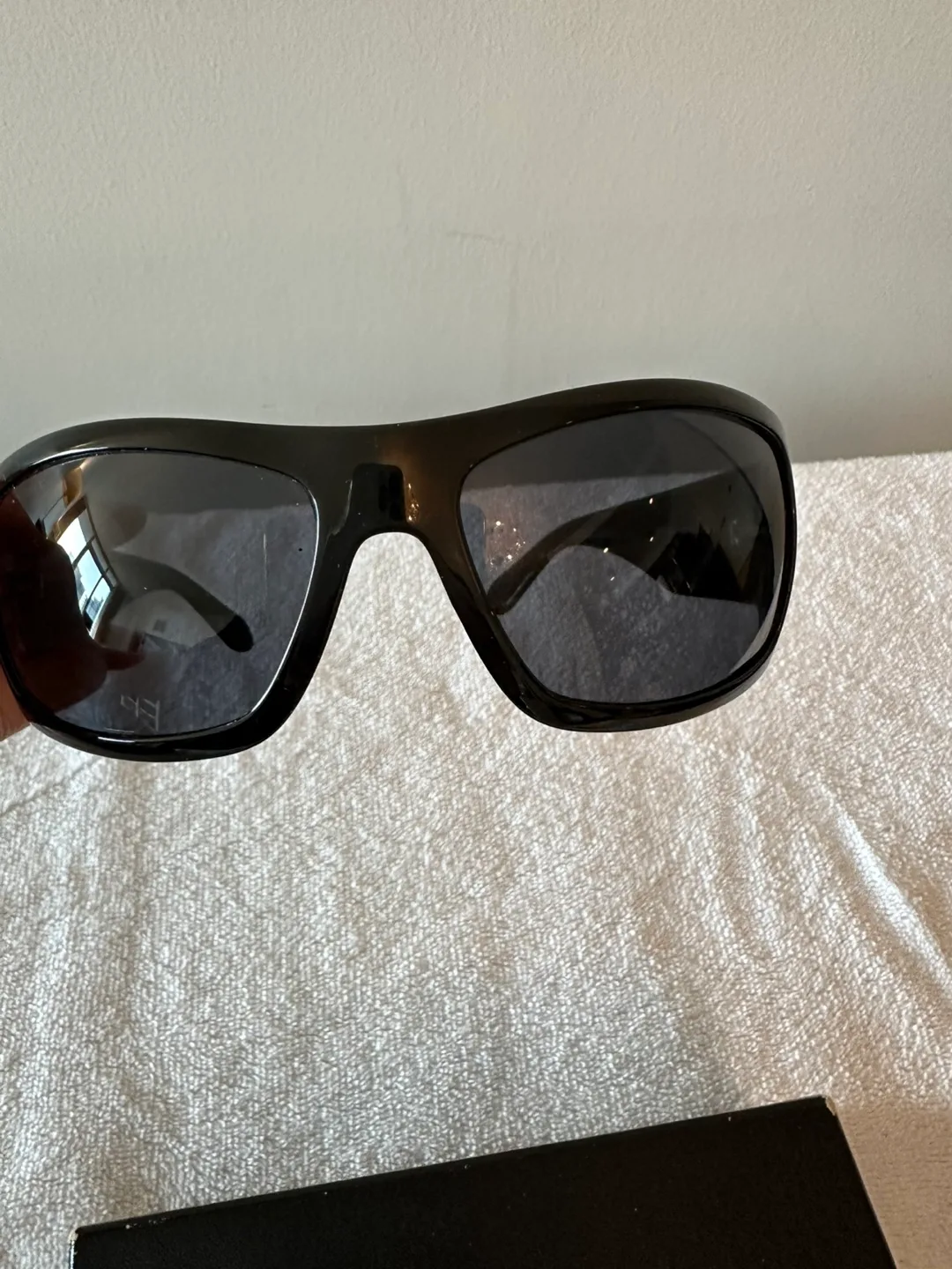 Authentic Chanel 6008-B Black Sunglasses image indicator(7)