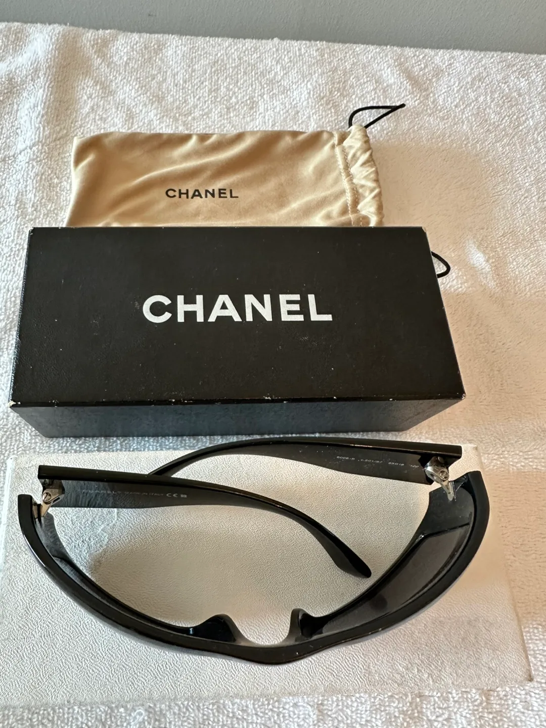 Authentic Chanel 6008-B Black Sunglasses image indicator(8)