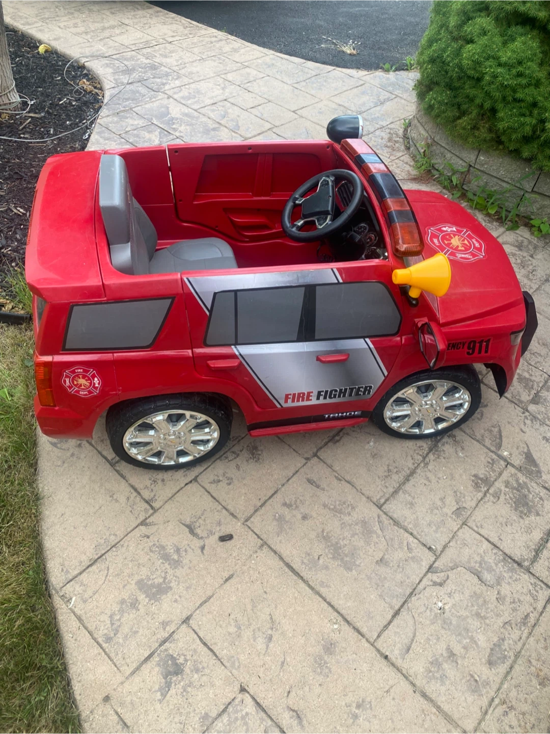 Red Ride-On Firefighter Truck - photo 2