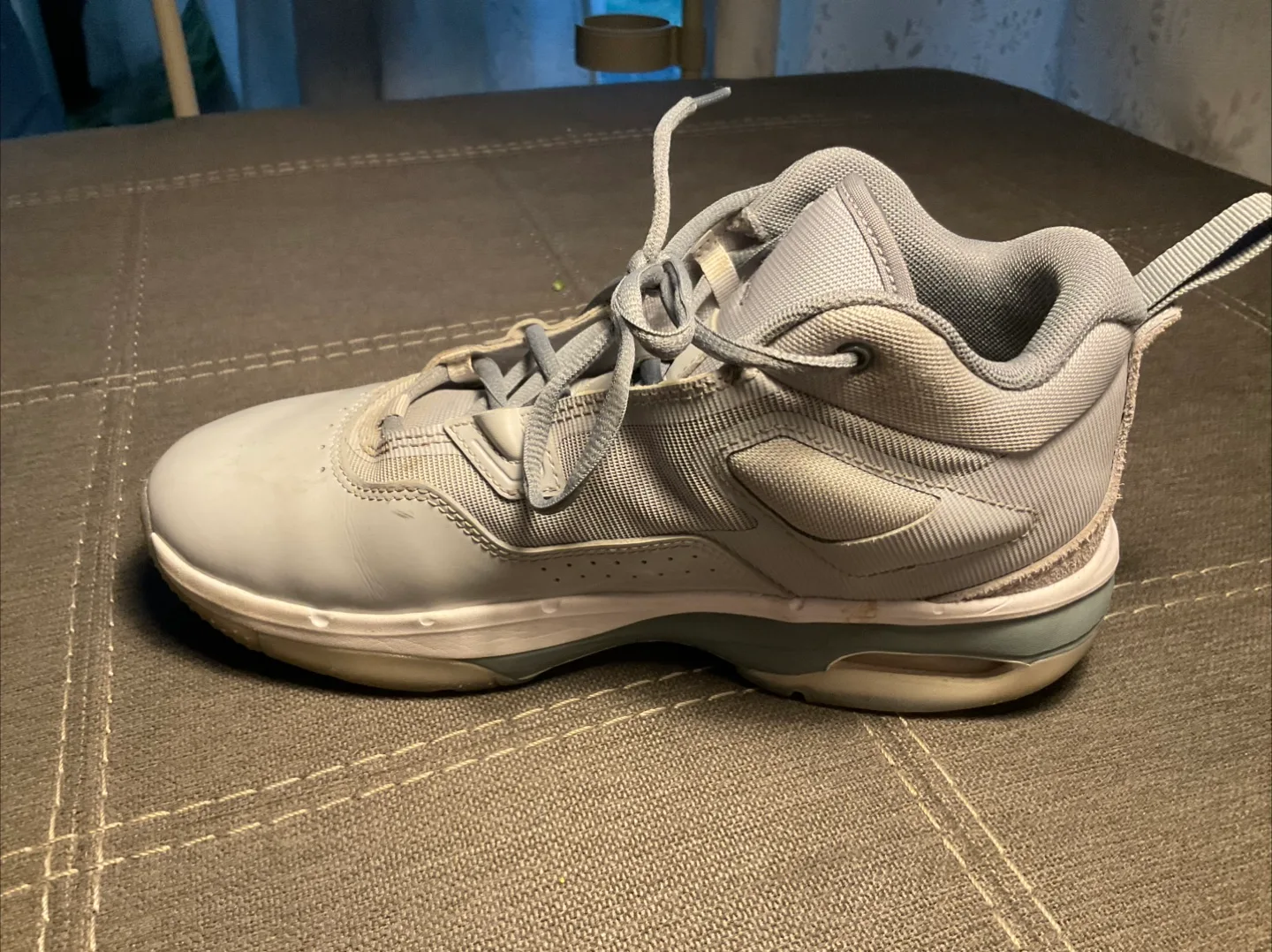 Jordan Lift Off Sneakers - Size 7Y image indicator(3)