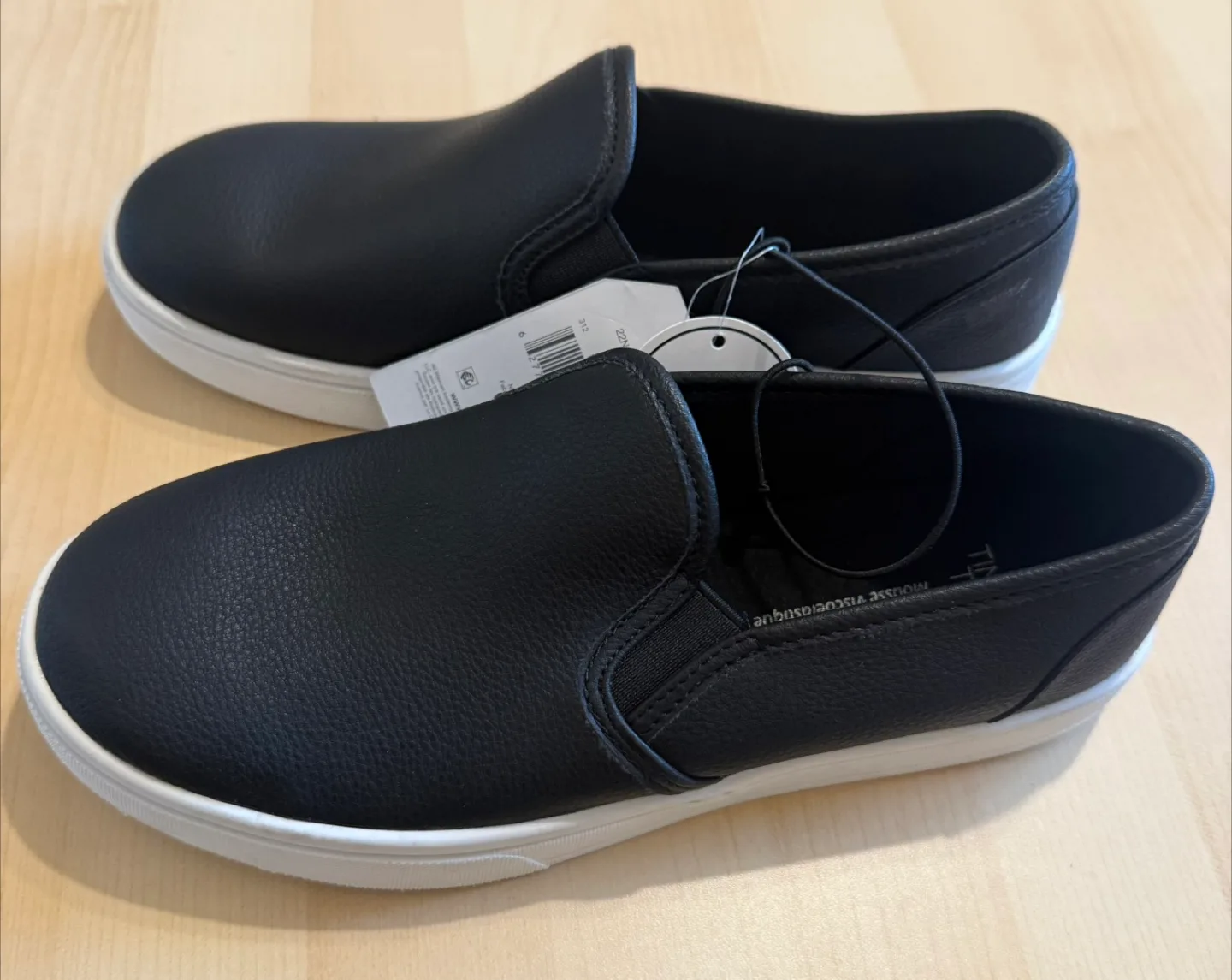 Time and Tru Memory Foam Slip-On Shoes - Size 6 image indicator(2)