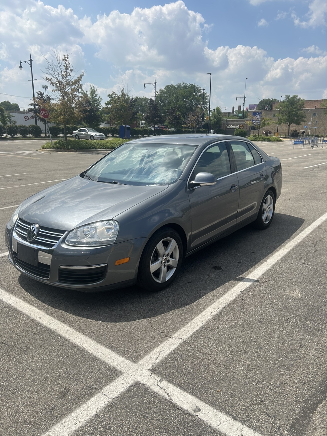 Volkswagen Jetta Gray Sedan - photo 2