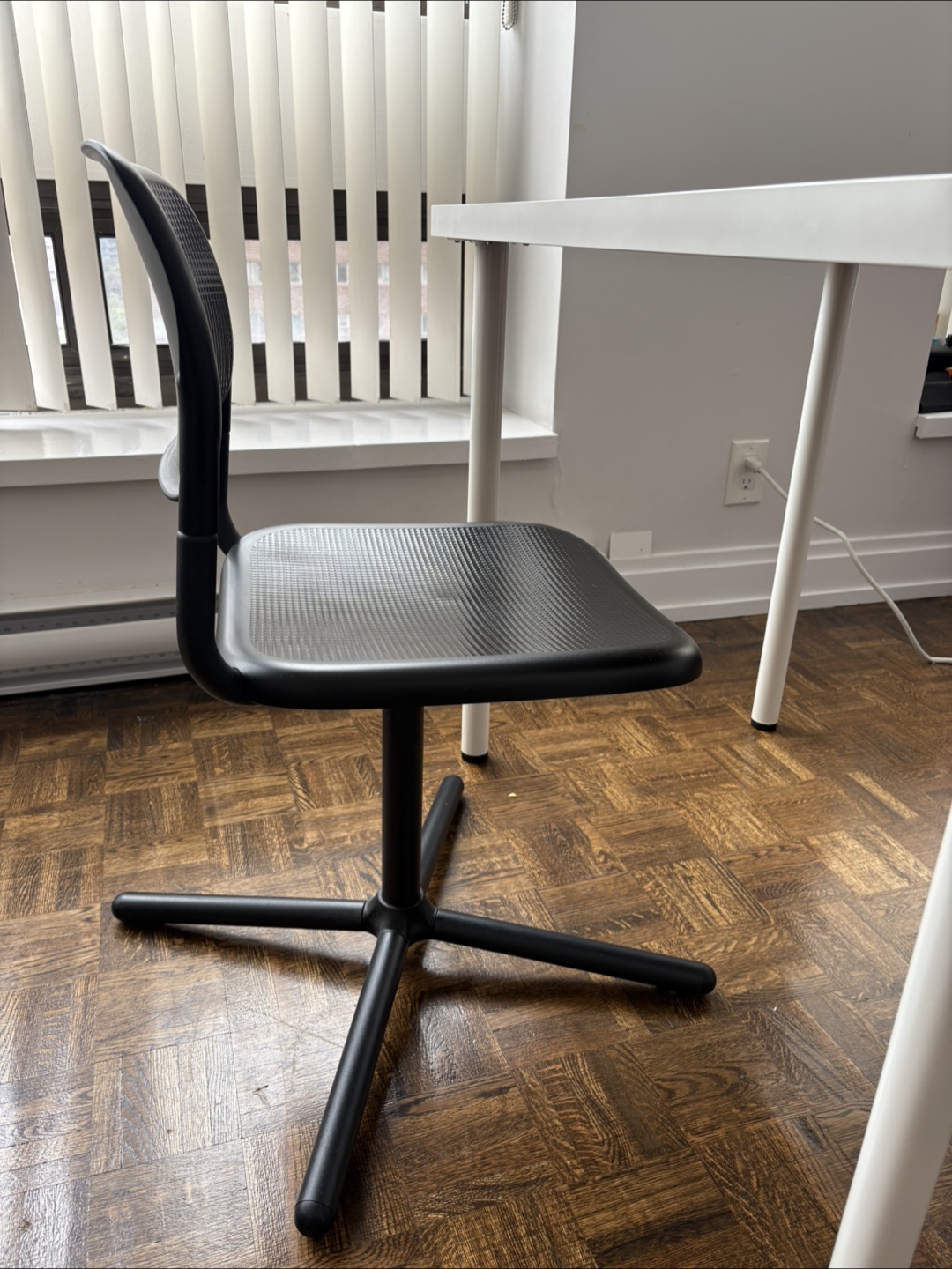 TO GO NOW Black Office Swivel Chair