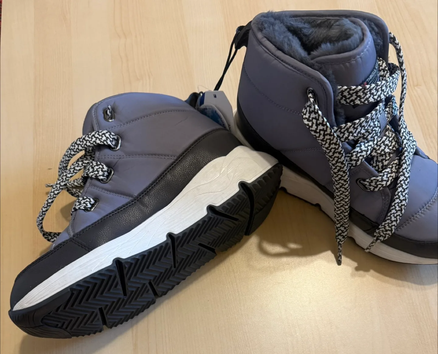 Double Lined Winter Boots - Size 6 thumbnail