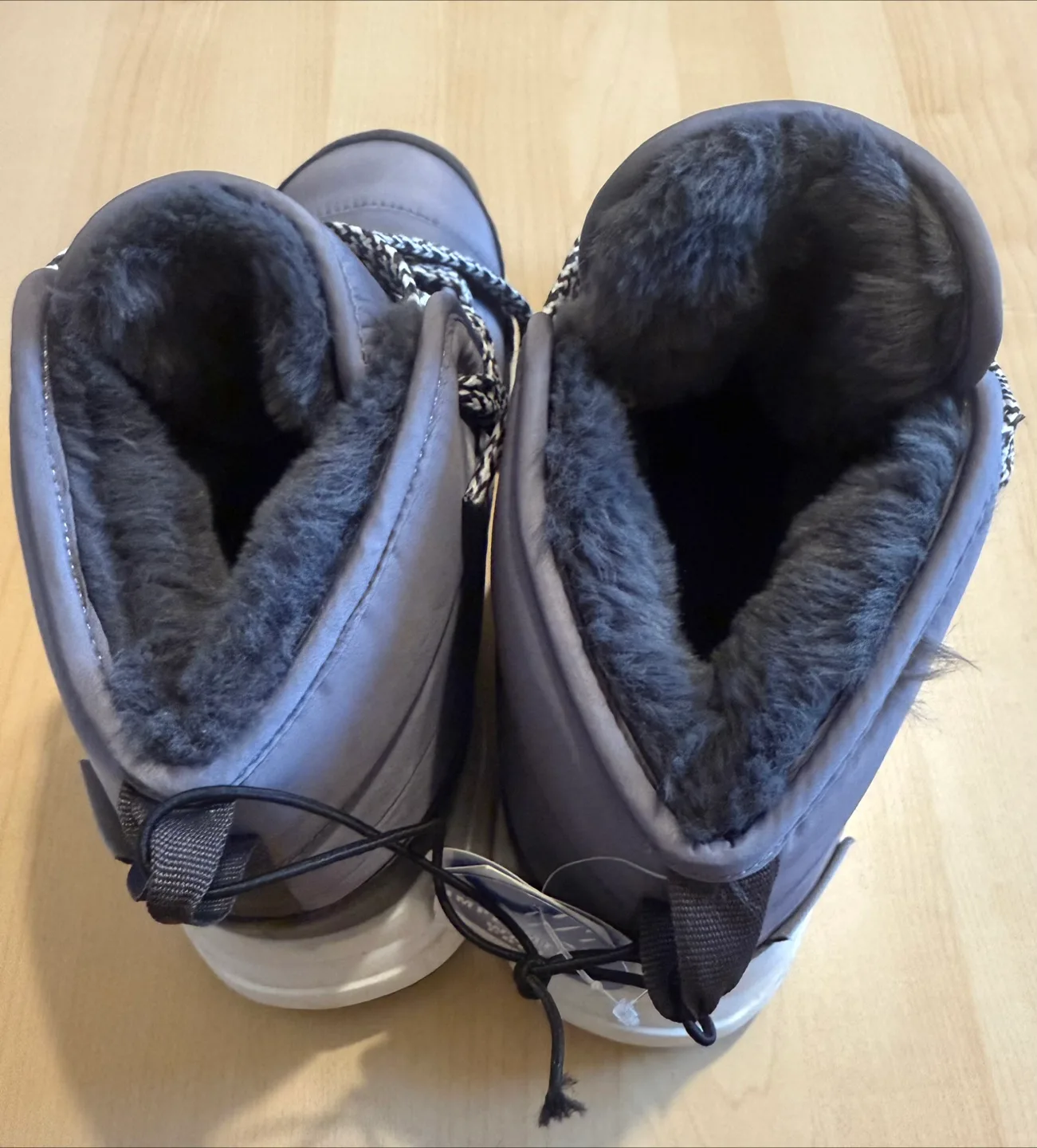 Double Lined Winter Boots - Size 6 image indicator(6)