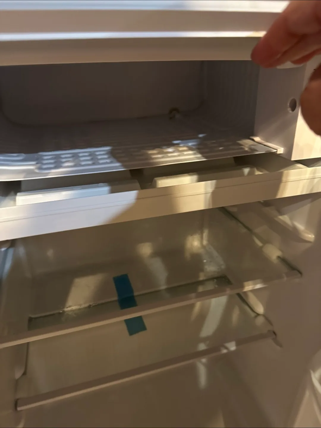 Black+Decker Mini Fridge Energy Star Stainless Steel image indicator(4)