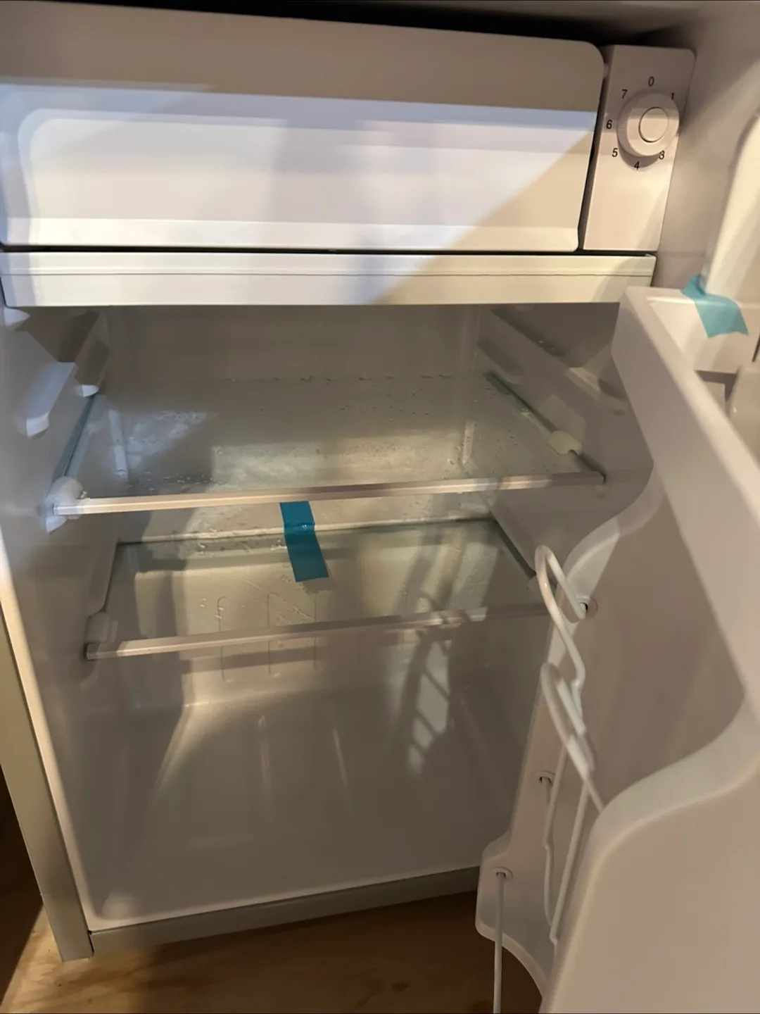 Black+Decker Mini Fridge Energy Star Stainless Steel image indicator(2)