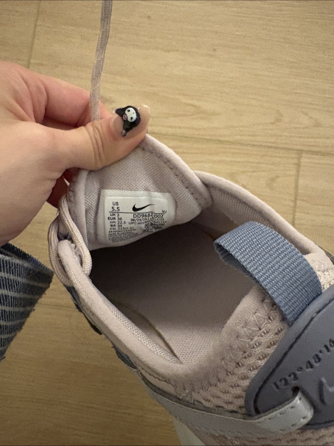 Nike Women's pink sneaker Size 5.5 - photo 5