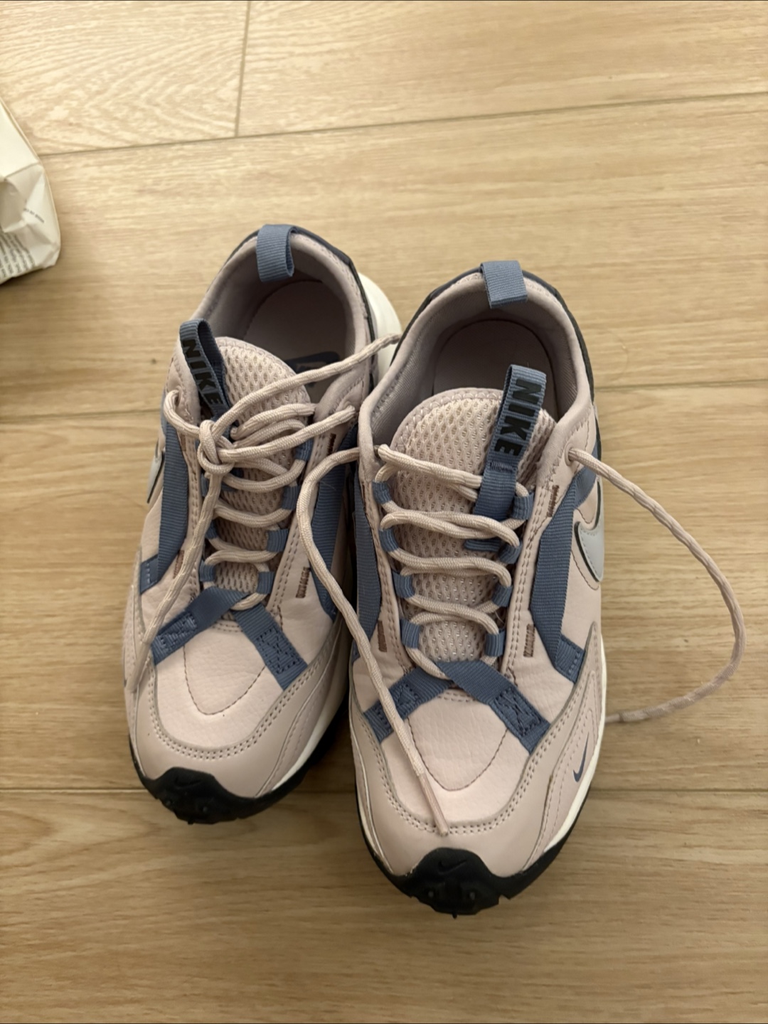 Nike Women's pink sneaker Size 5.5 - photo 4