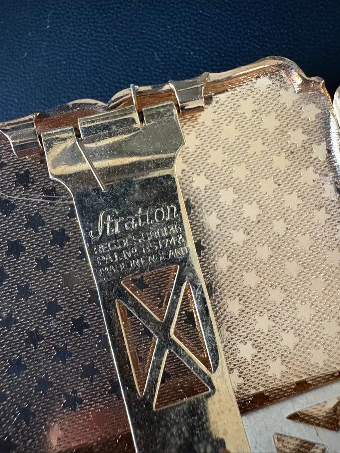 Vintage Stratton Blue Floral Case image indicator(6)