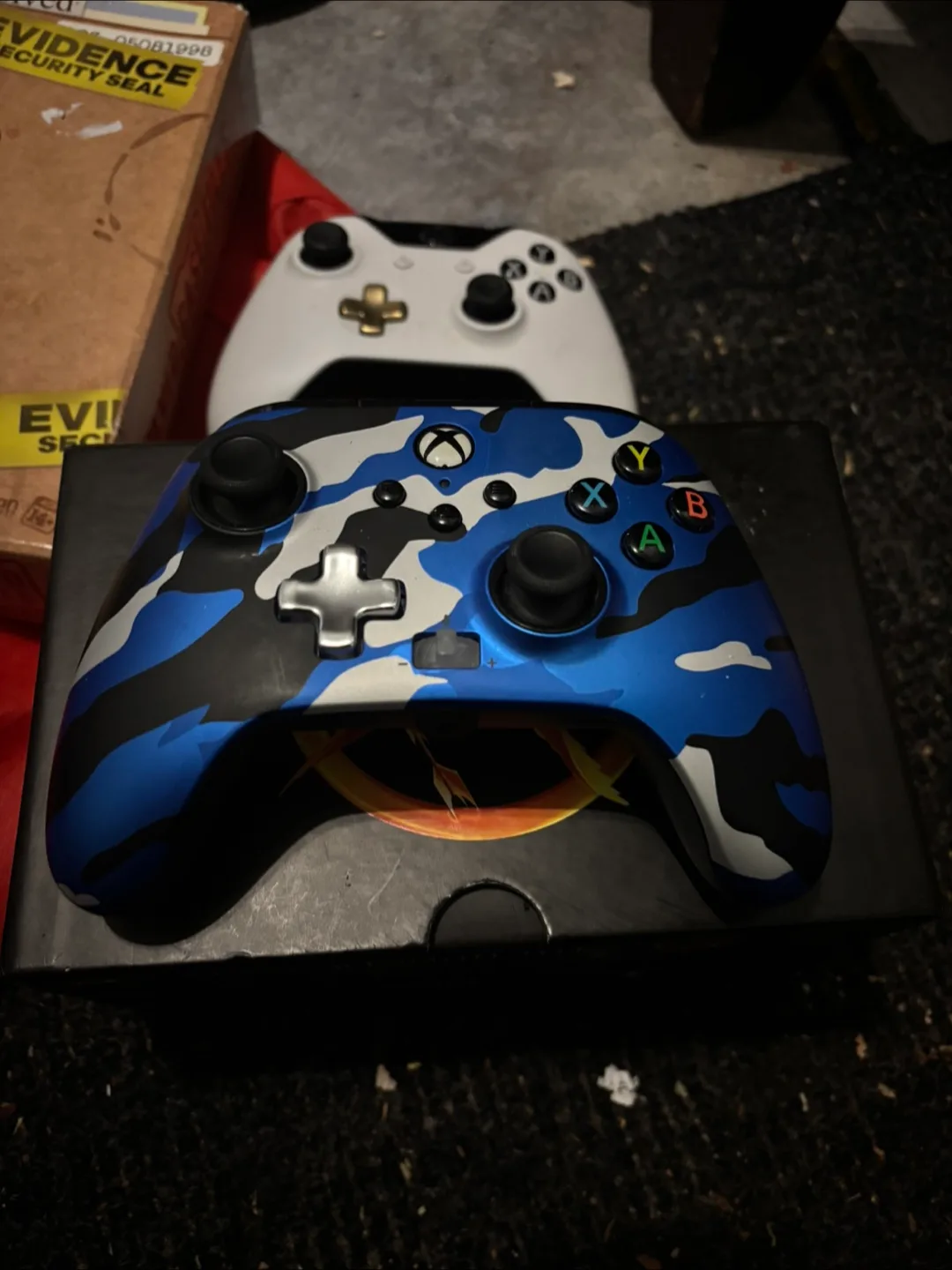 Xbox Wireless Controller - White & Blue thumbnail