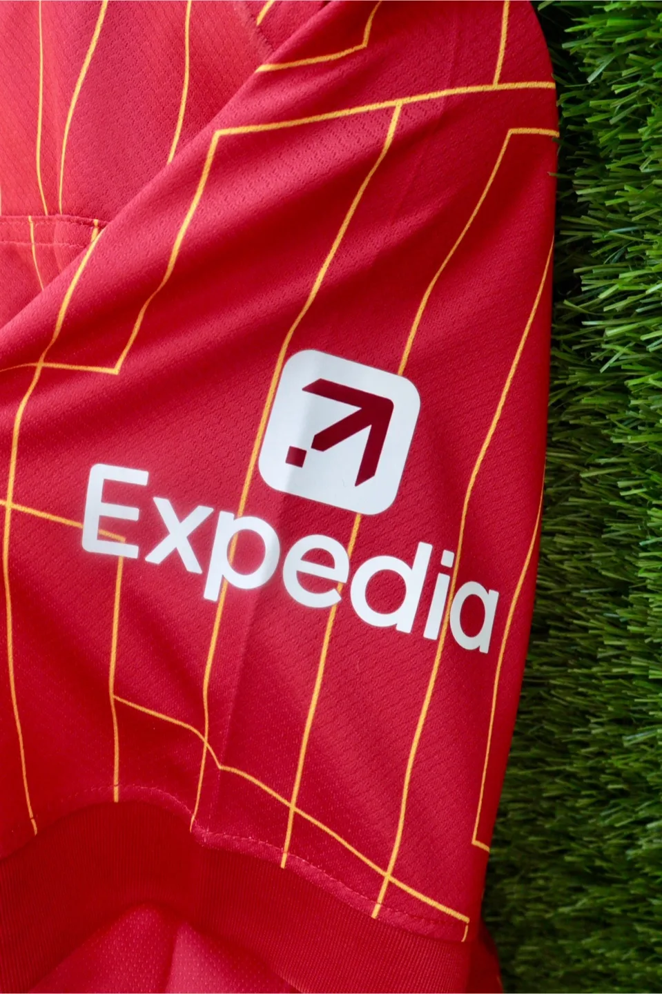 Liverpool FC M.Salah #11 Jersey size large image indicator(5)