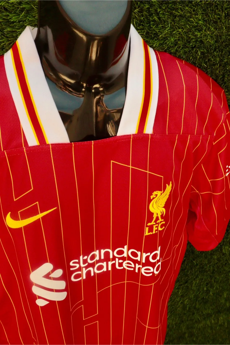 Liverpool FC M.Salah #11 Jersey size large image indicator(2)