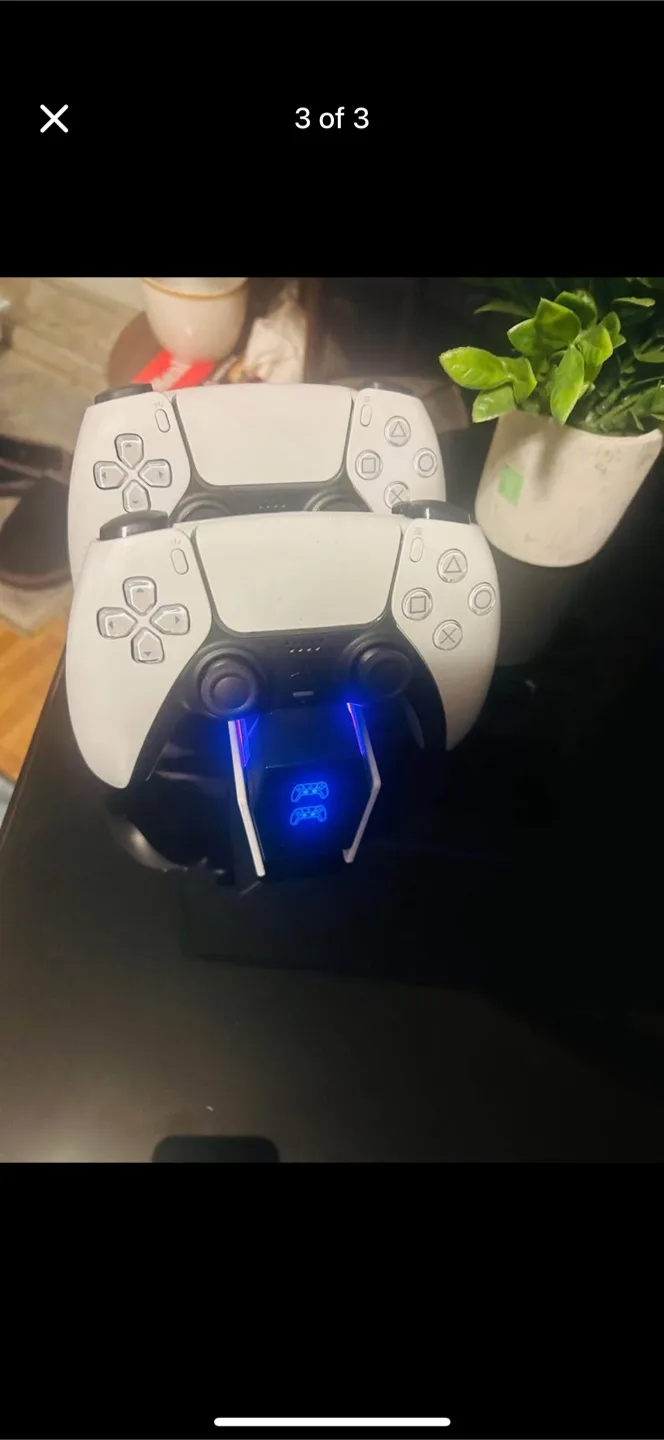PlayStation  & PS5 DualSense Charging Station image indicator(3)