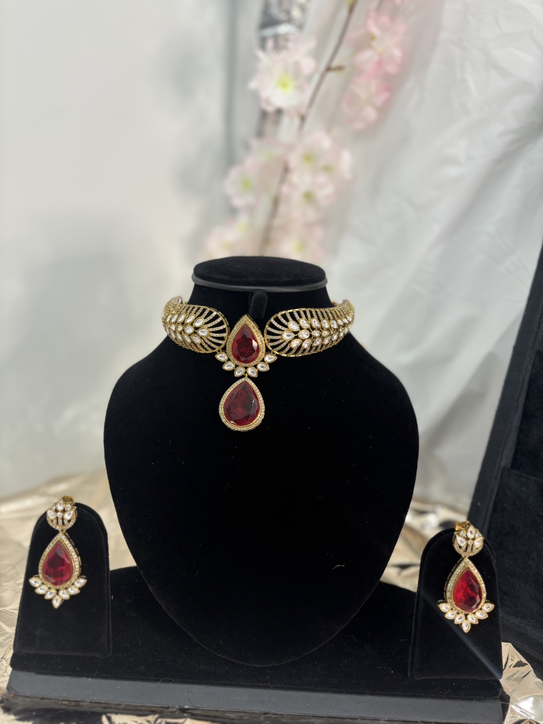 Elegant Necklace and Earring Set - Red & Gold